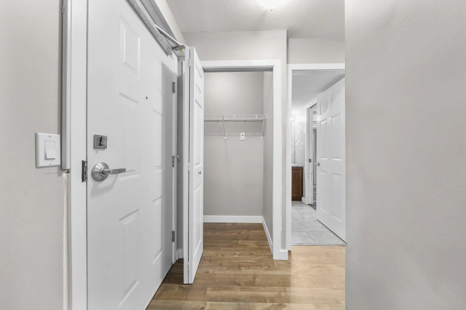 #215 450 Bromley Street - Image 9