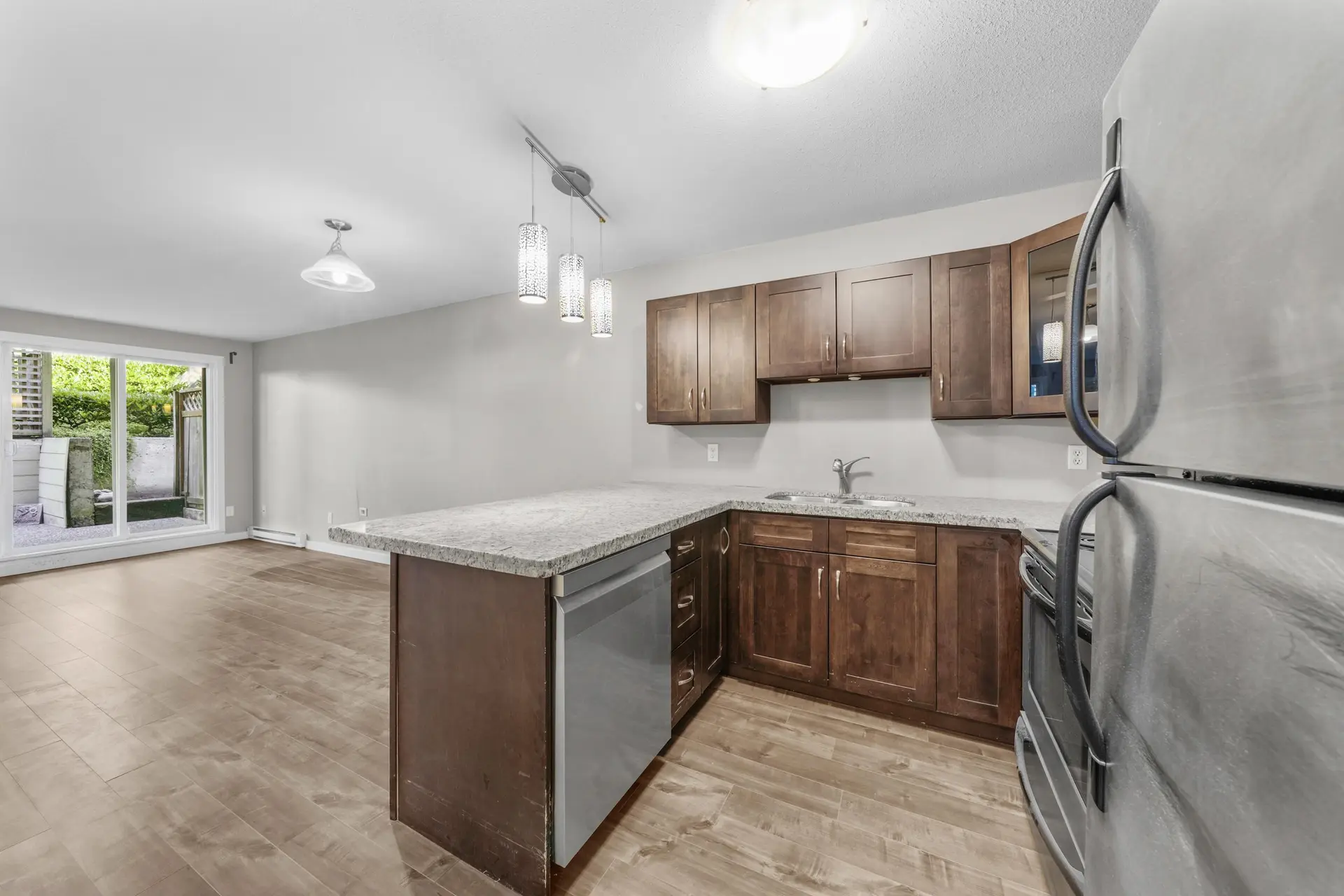 #215 450 Bromley Street - Image 10