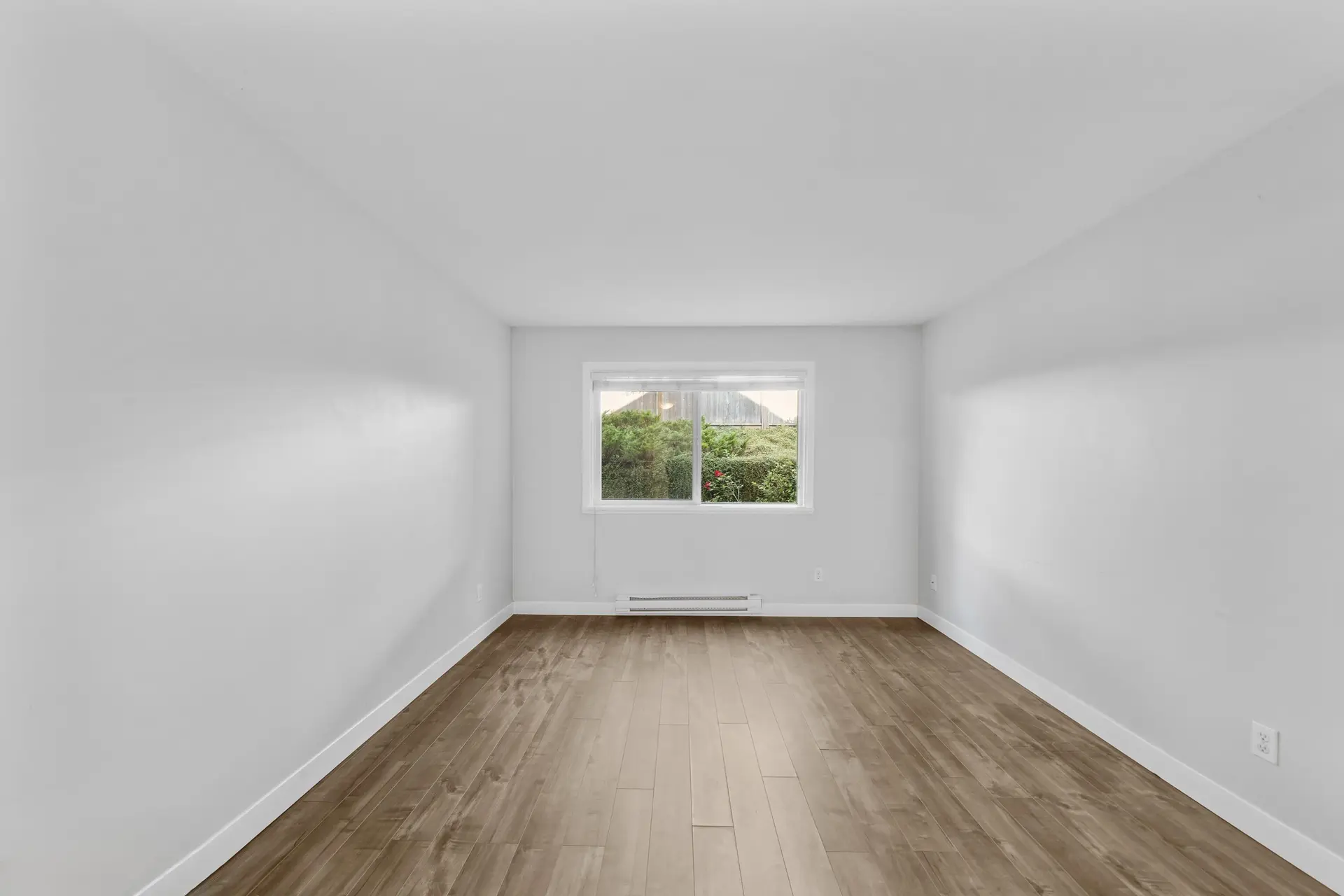 #215 450 Bromley Street - Image 8