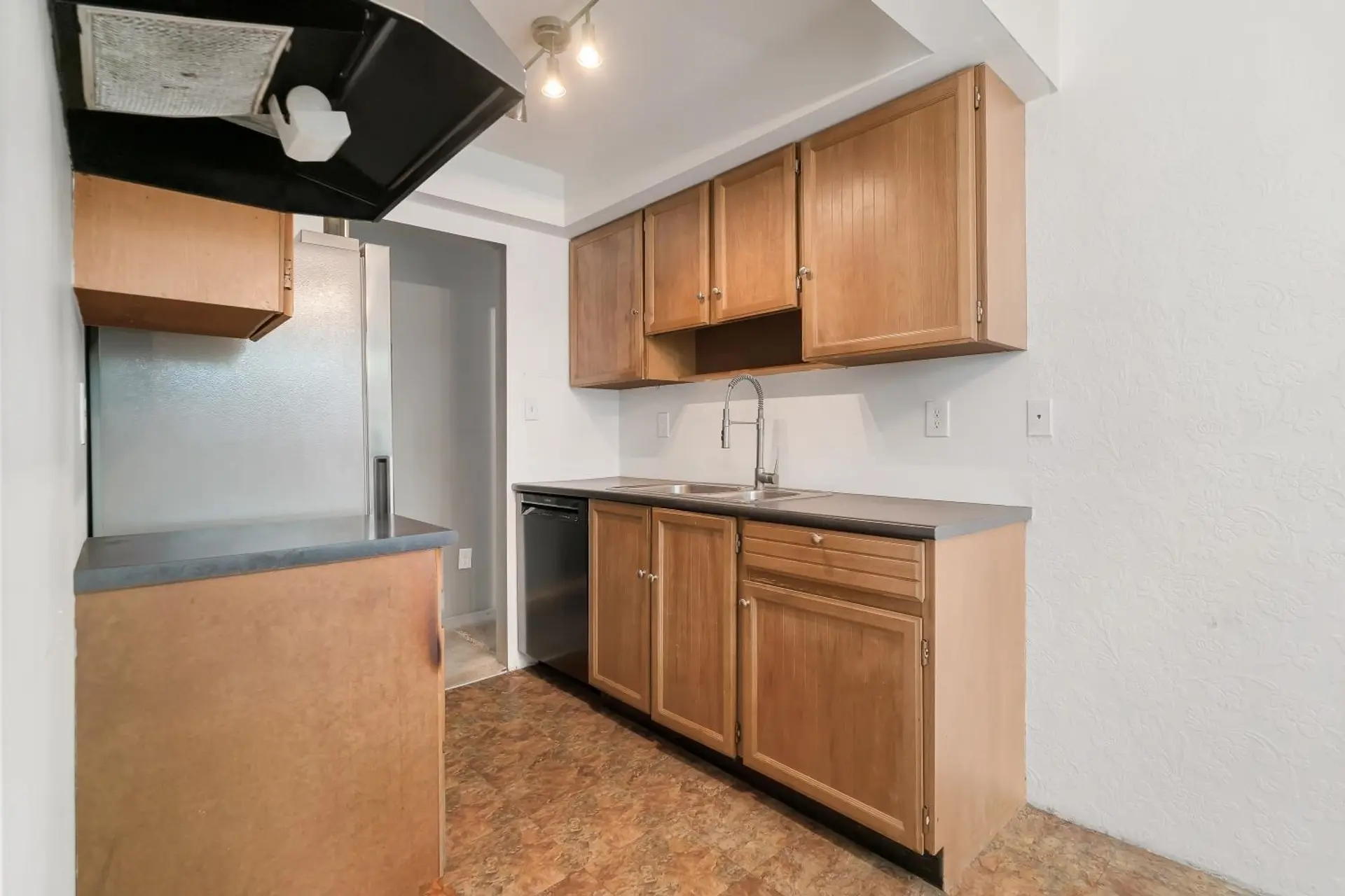 #105 1330 Martin Street - Image 6