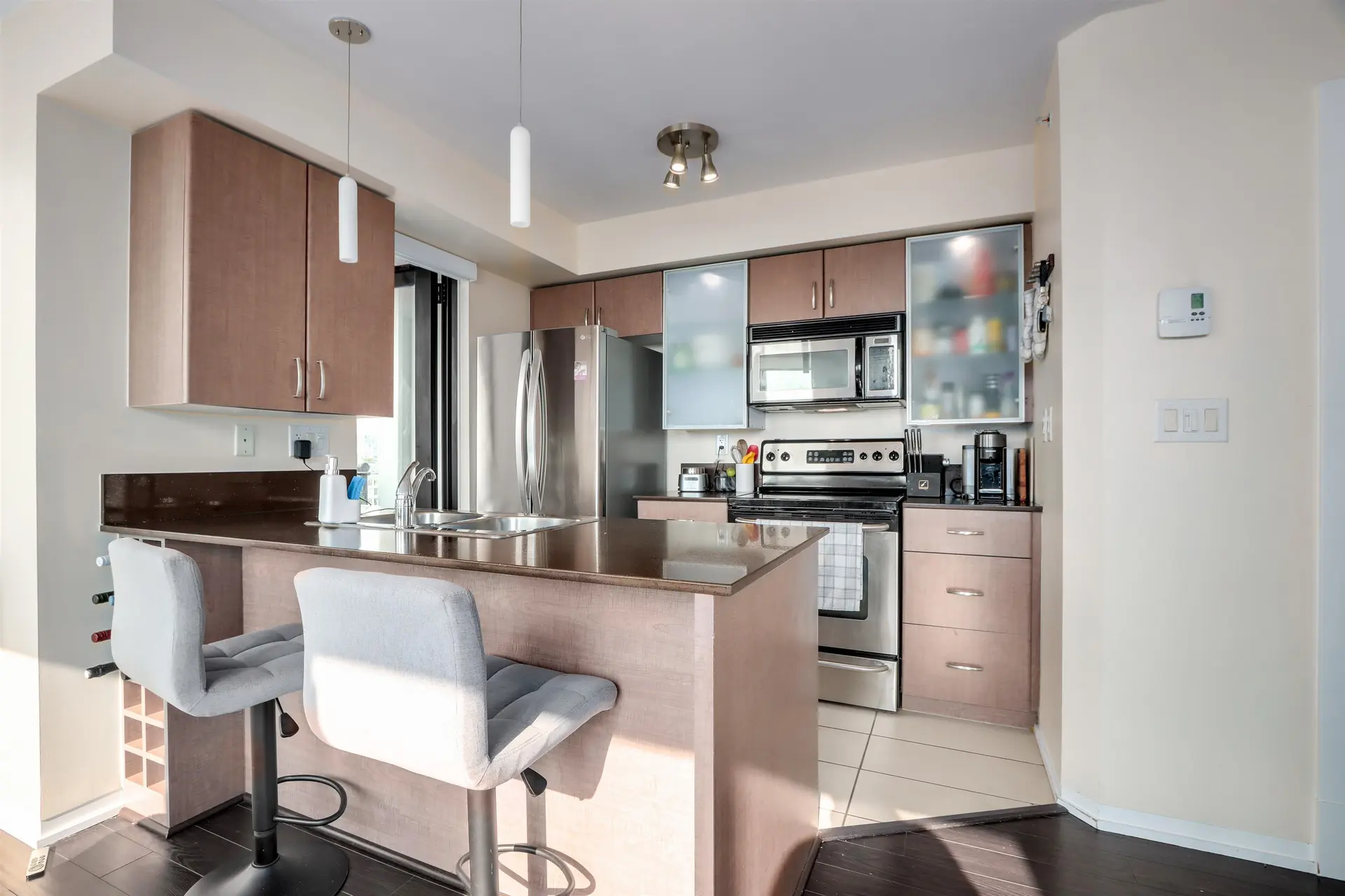 #2704 909 Mainland Street - Image 6