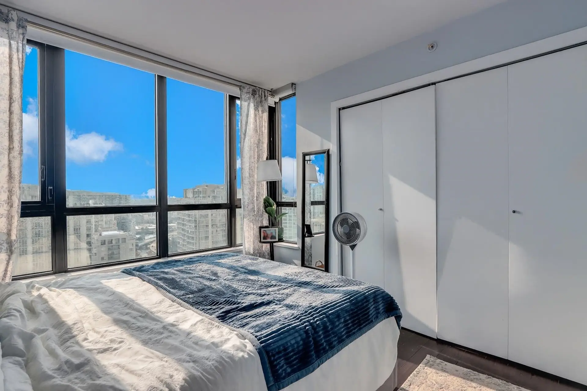 #2704 909 Mainland Street - Image 9