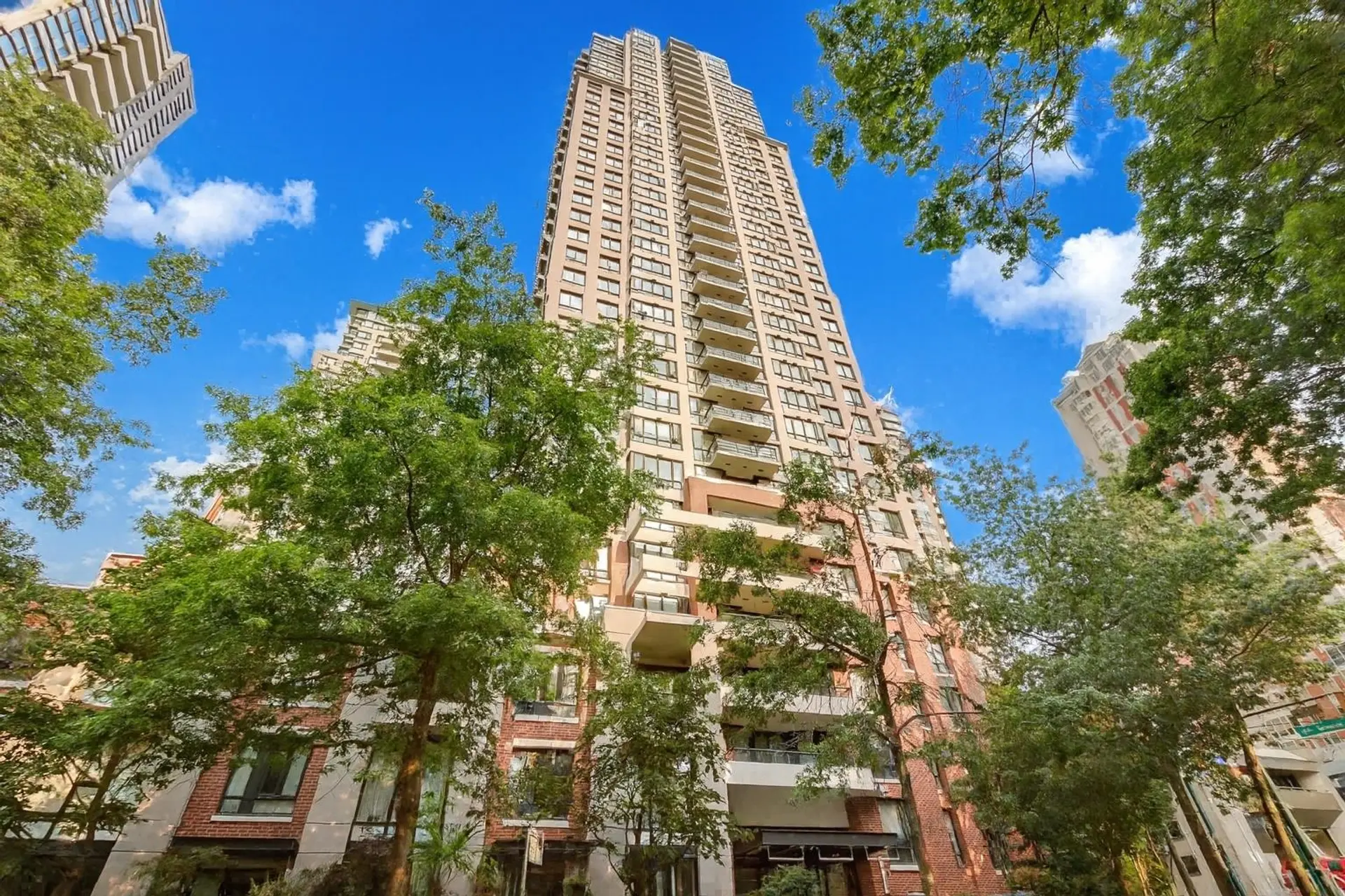 #2704 909 Mainland Street - Image 11