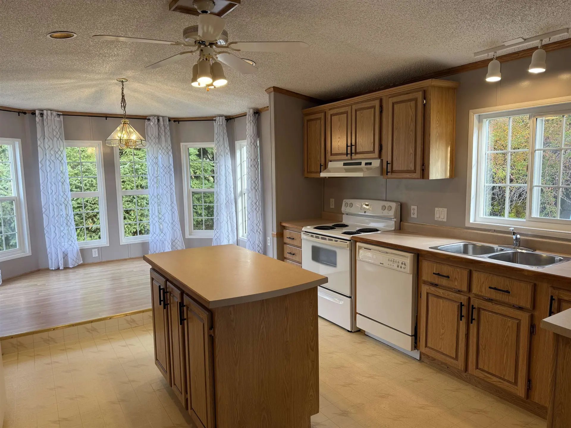 #96 1413 Sunshine Coast Highway - Image 10