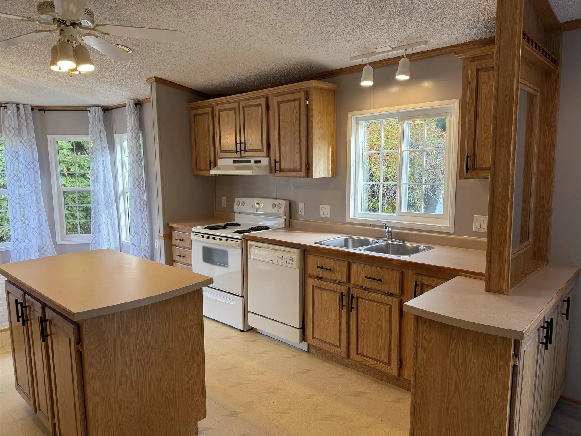 #96 1413 Sunshine Coast Highway - Image 11