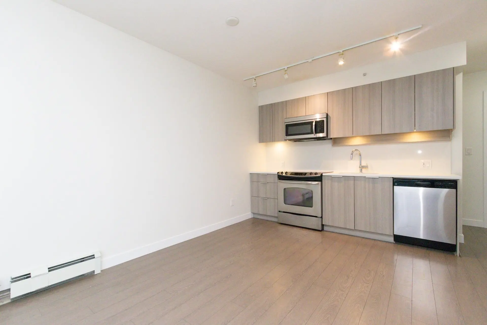 #1402 13308 Central Avenue - Image 6