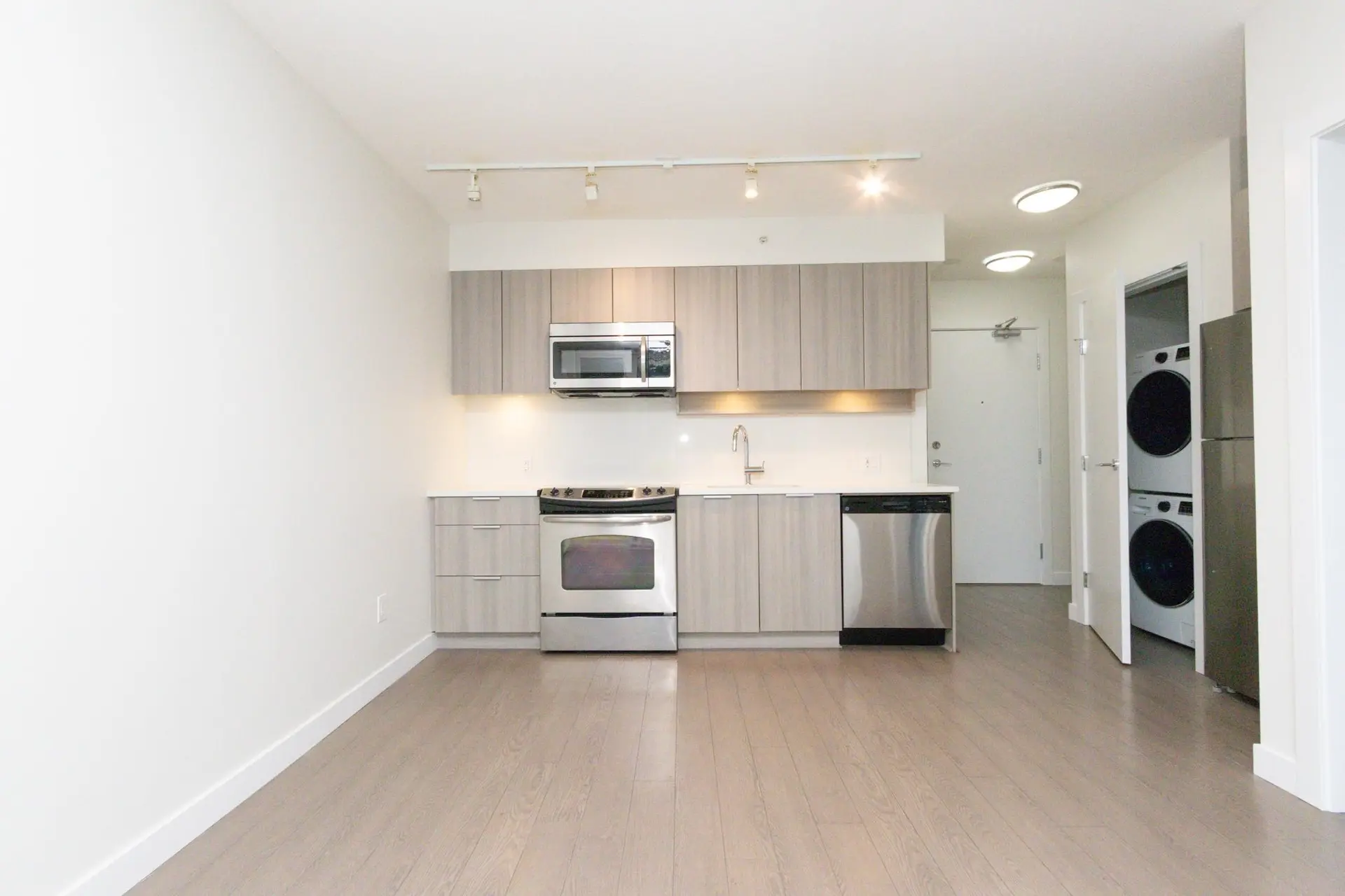 #1402 13308 Central Avenue - Image 7