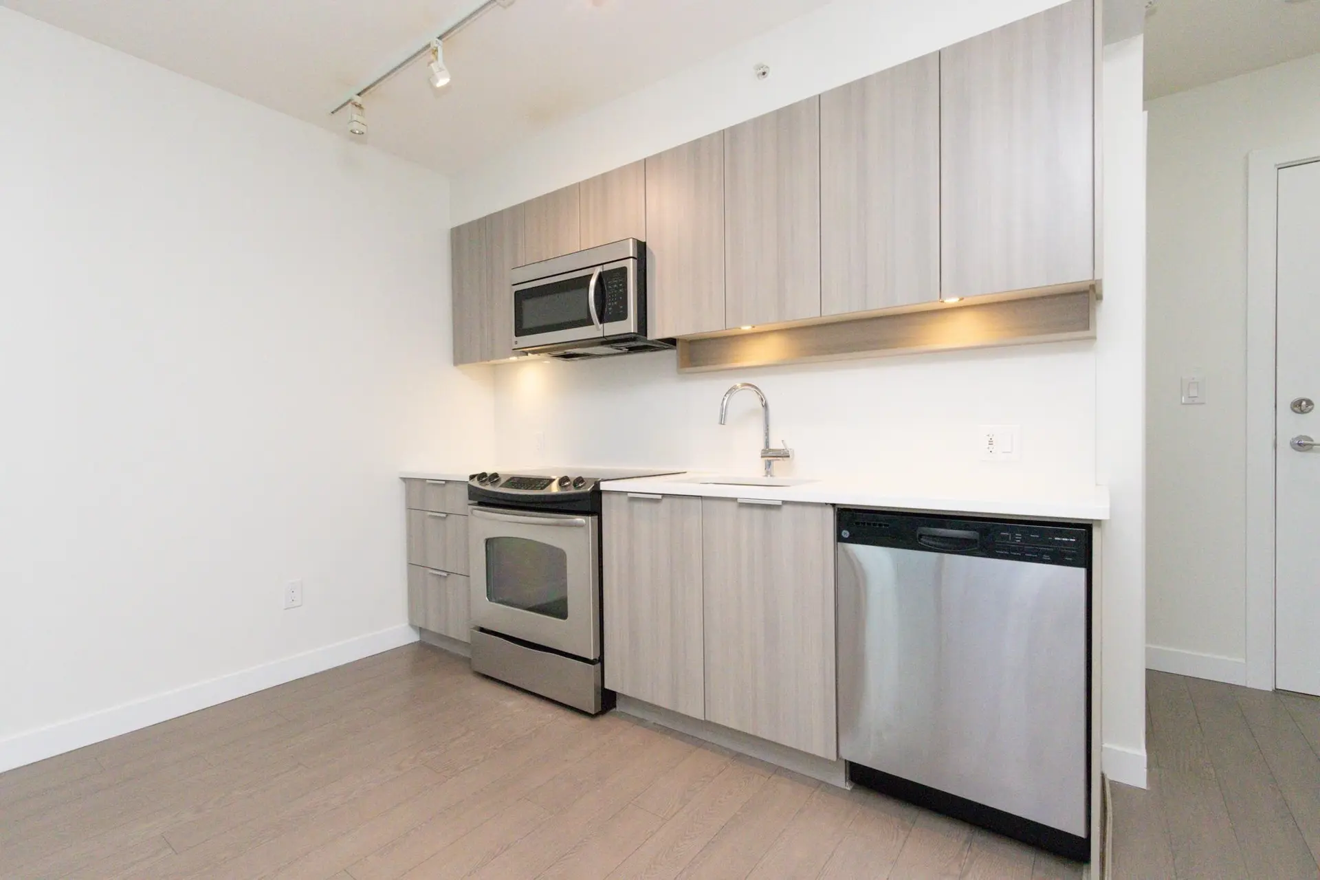 #1402 13308 Central Avenue - Image 8