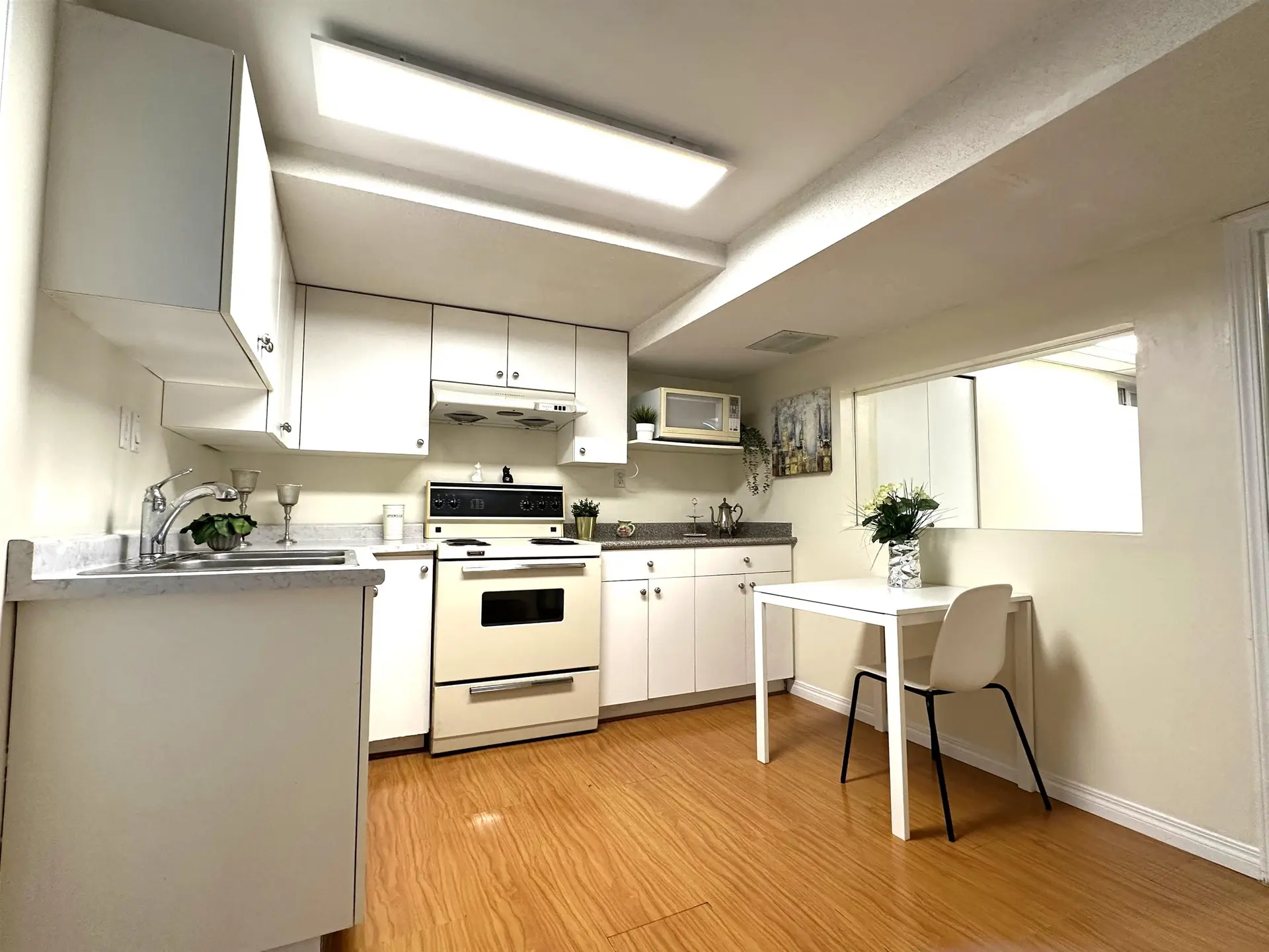 3638 Hennepin Avenue - Image 13