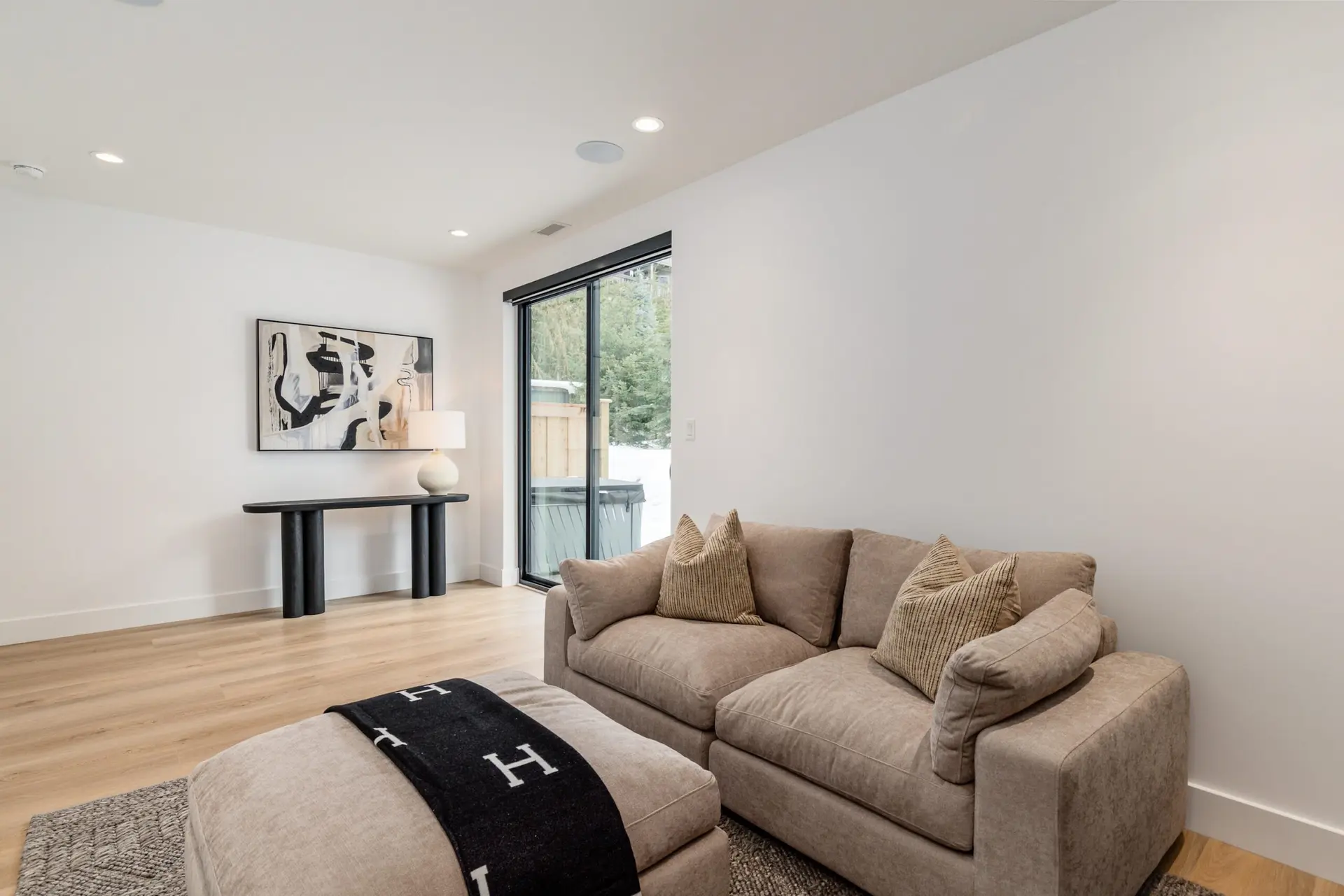 #15 2077 Garibaldi Way - Image 9