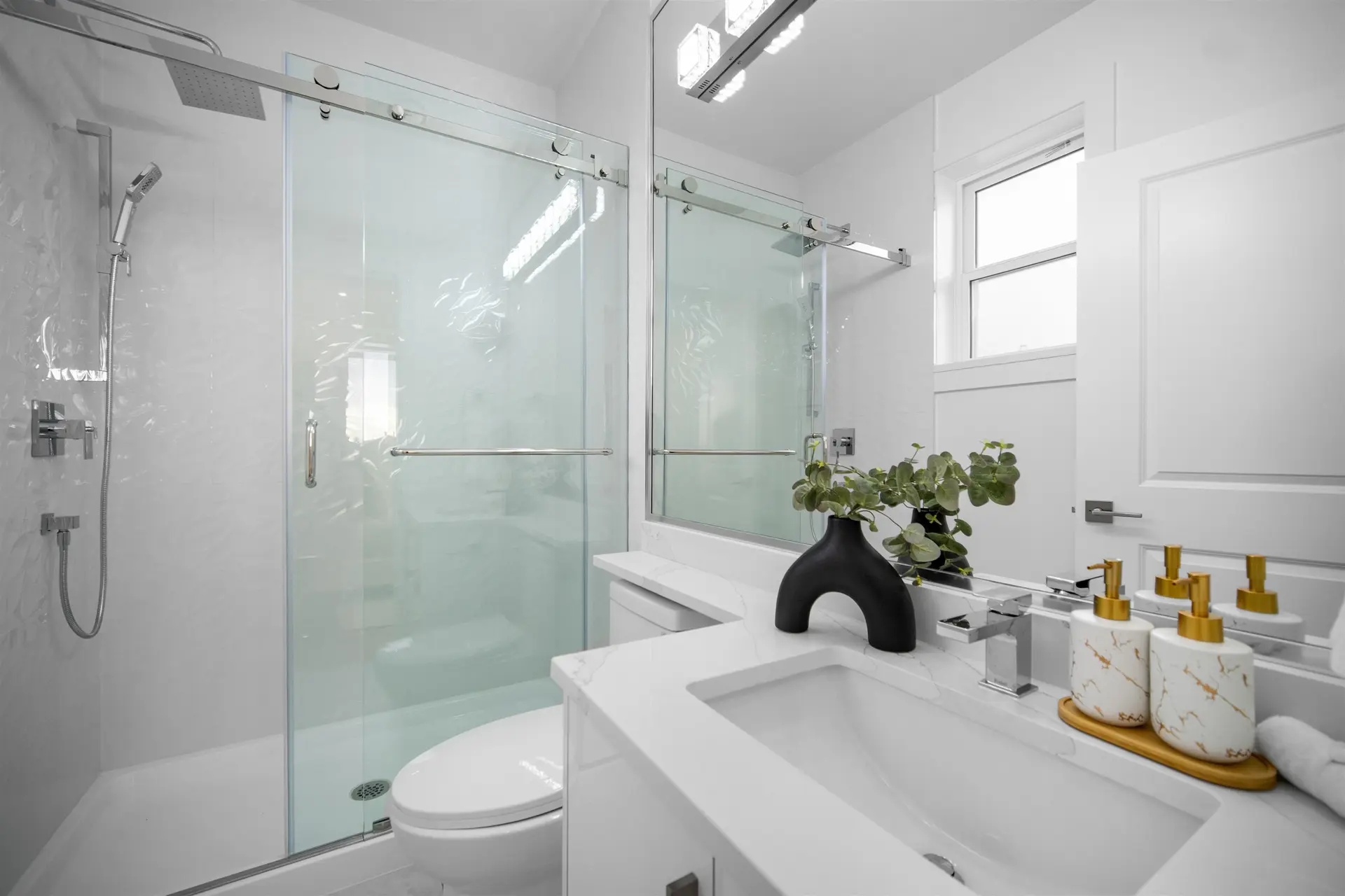 2074 E 50th Avenue - Image 12