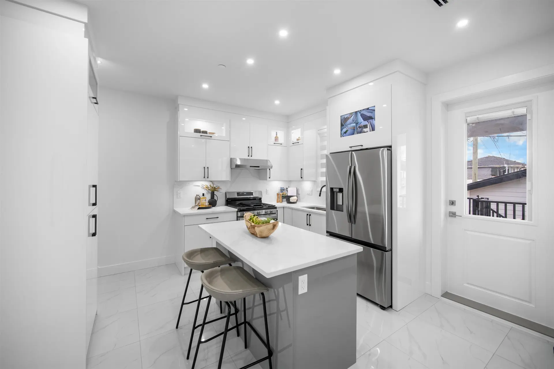 2074 E 50th Avenue - Image 3