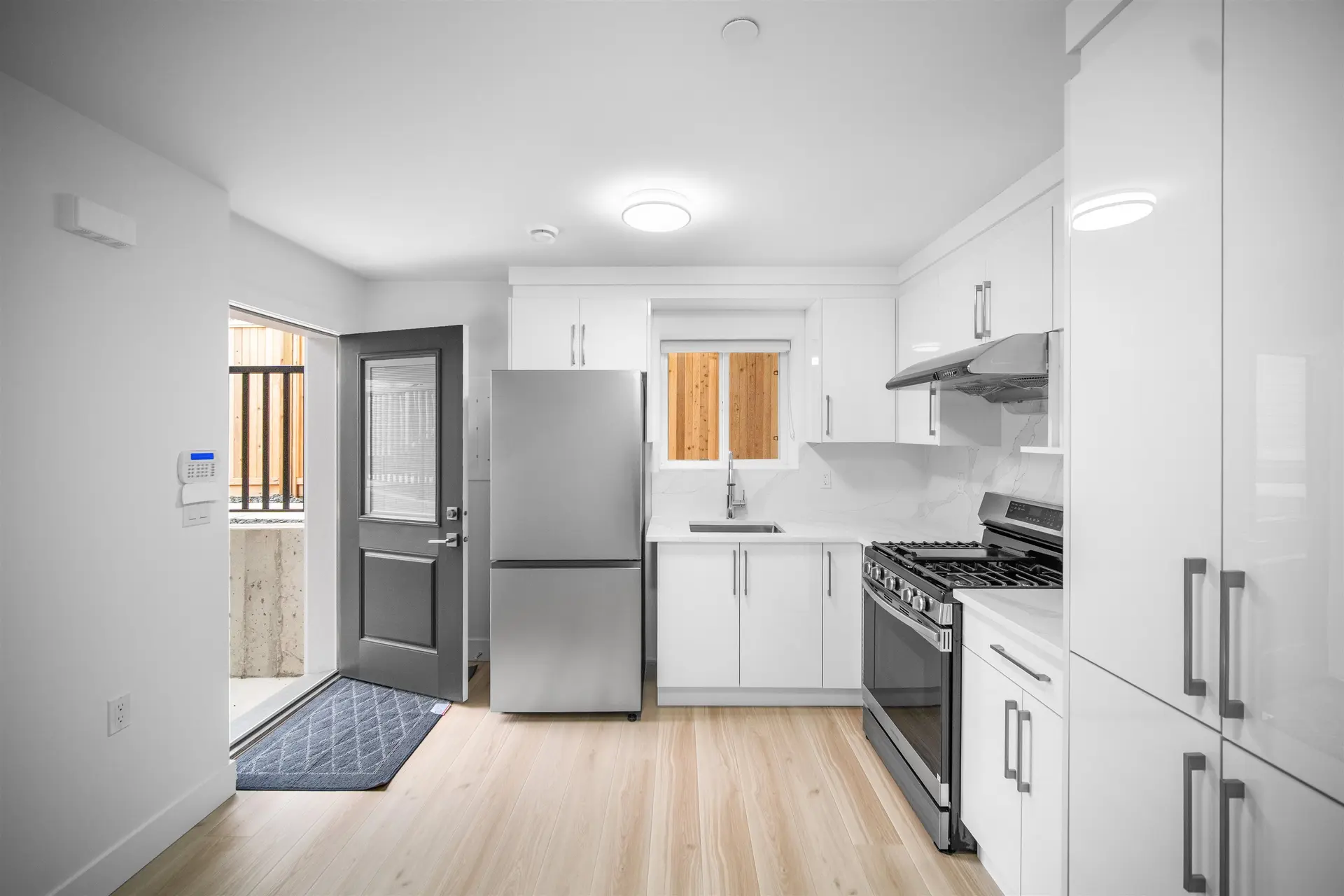 2074 E 50th Avenue - Image 5