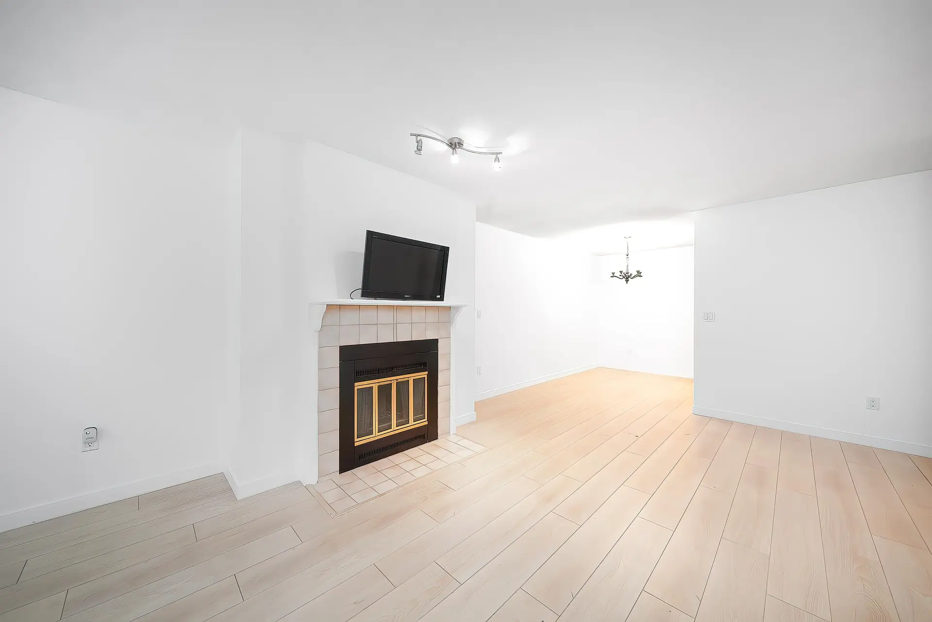 #208 7571 Moffatt Road - Image 2