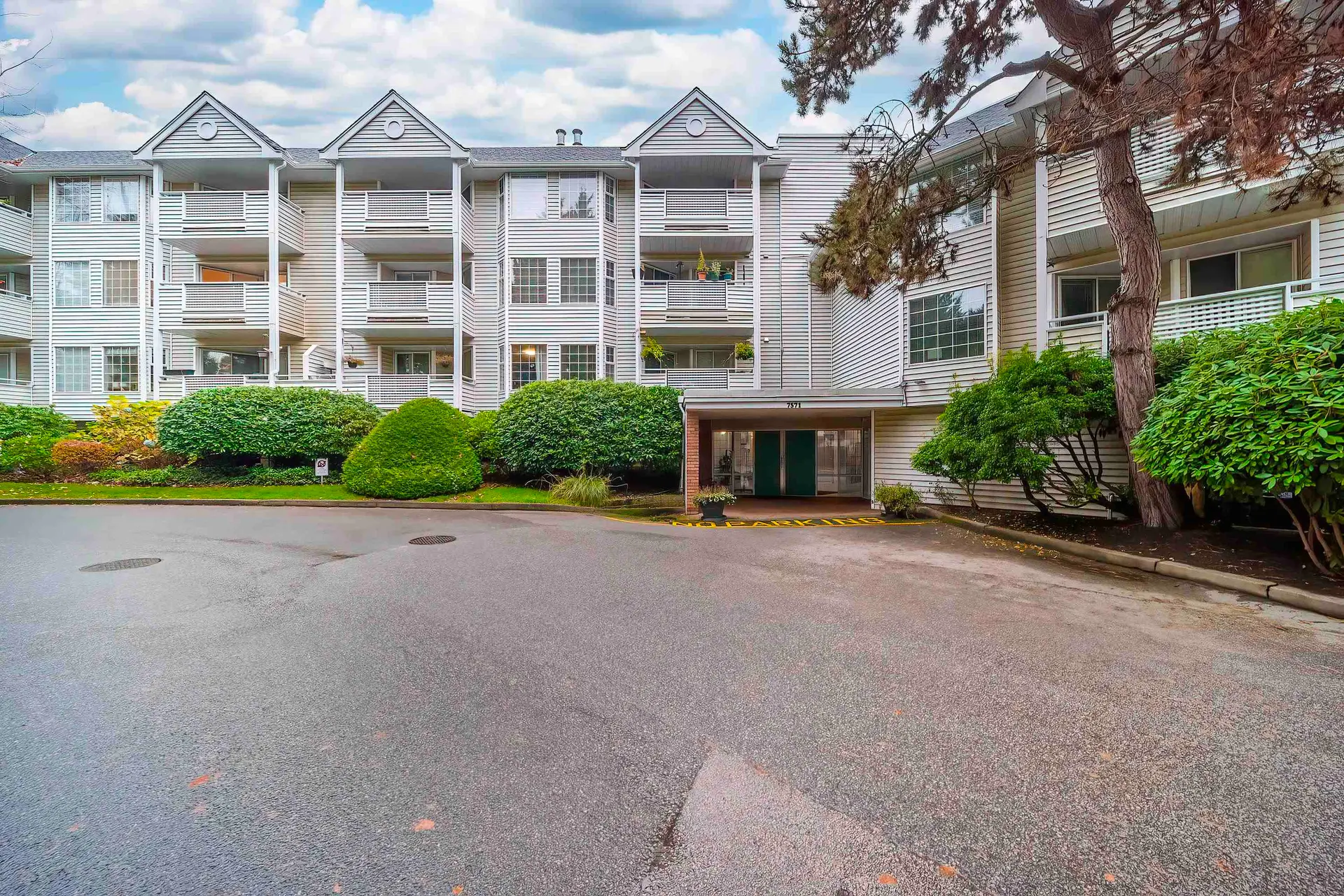 #208 7571 Moffatt Road - Image 17