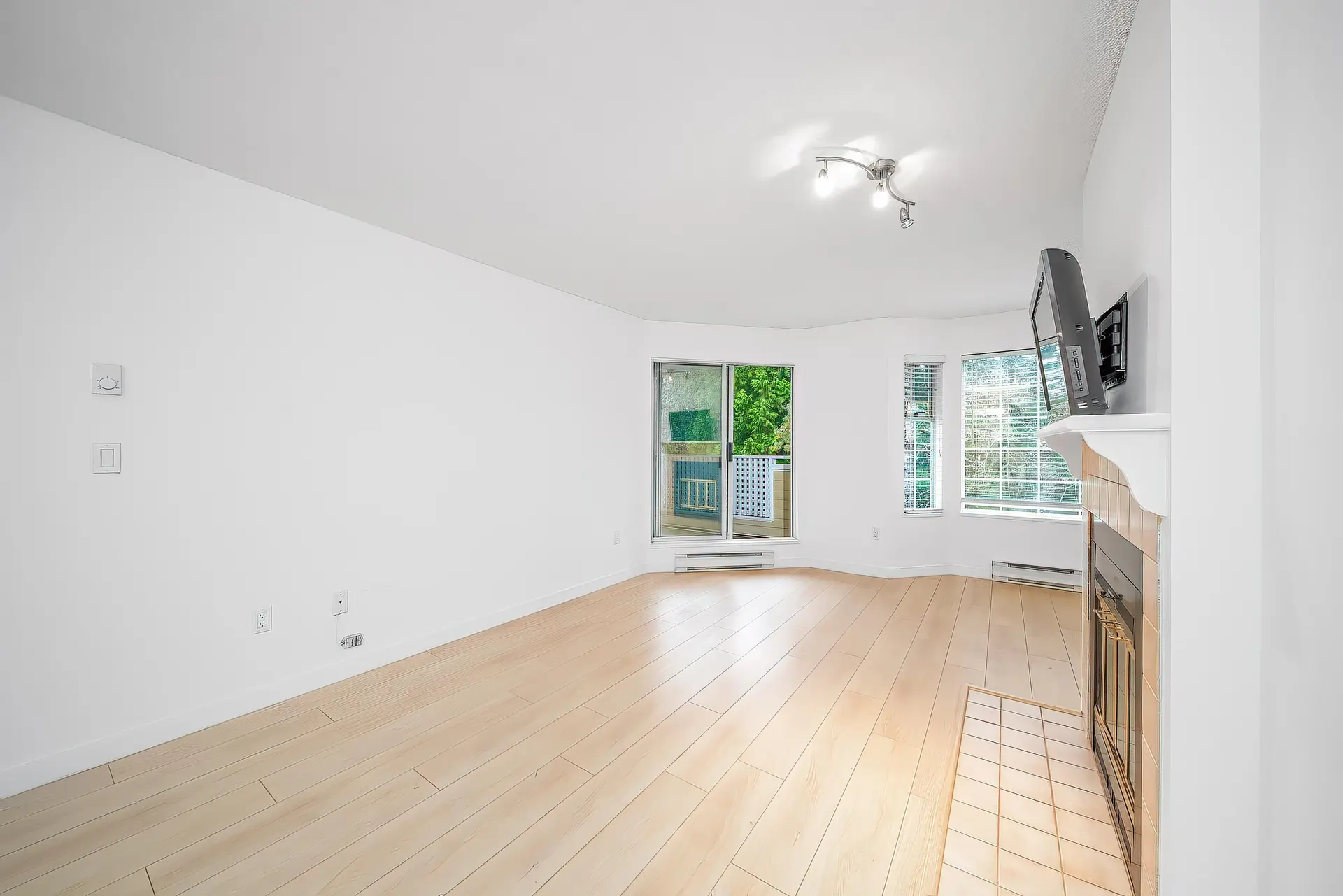 #208 7571 Moffatt Road - Image 3