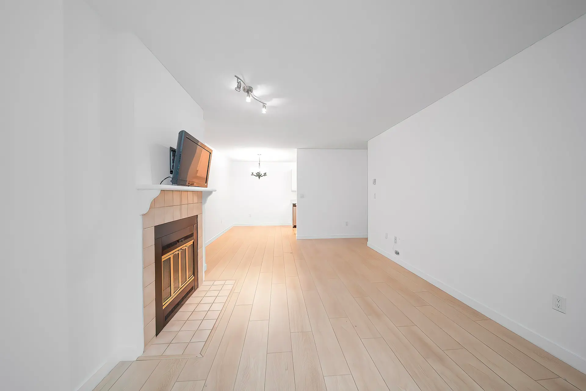 #208 7571 Moffatt Road - Image 5
