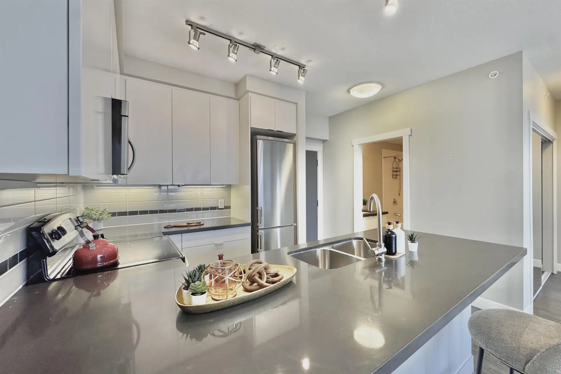 #1103 9025 Highland Court - Image 7