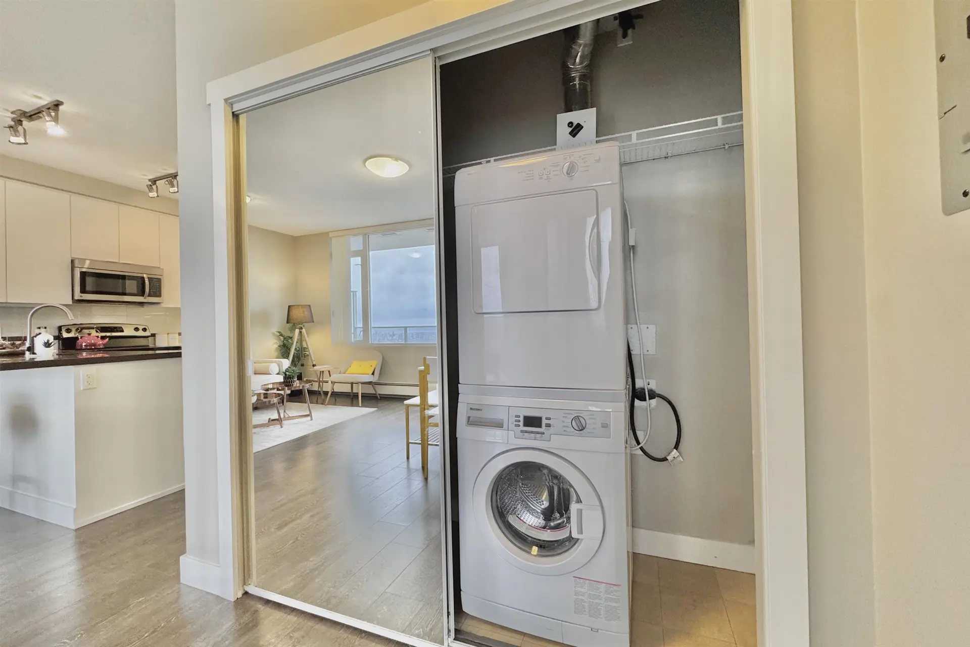 #1103 9025 Highland Court - Image 15