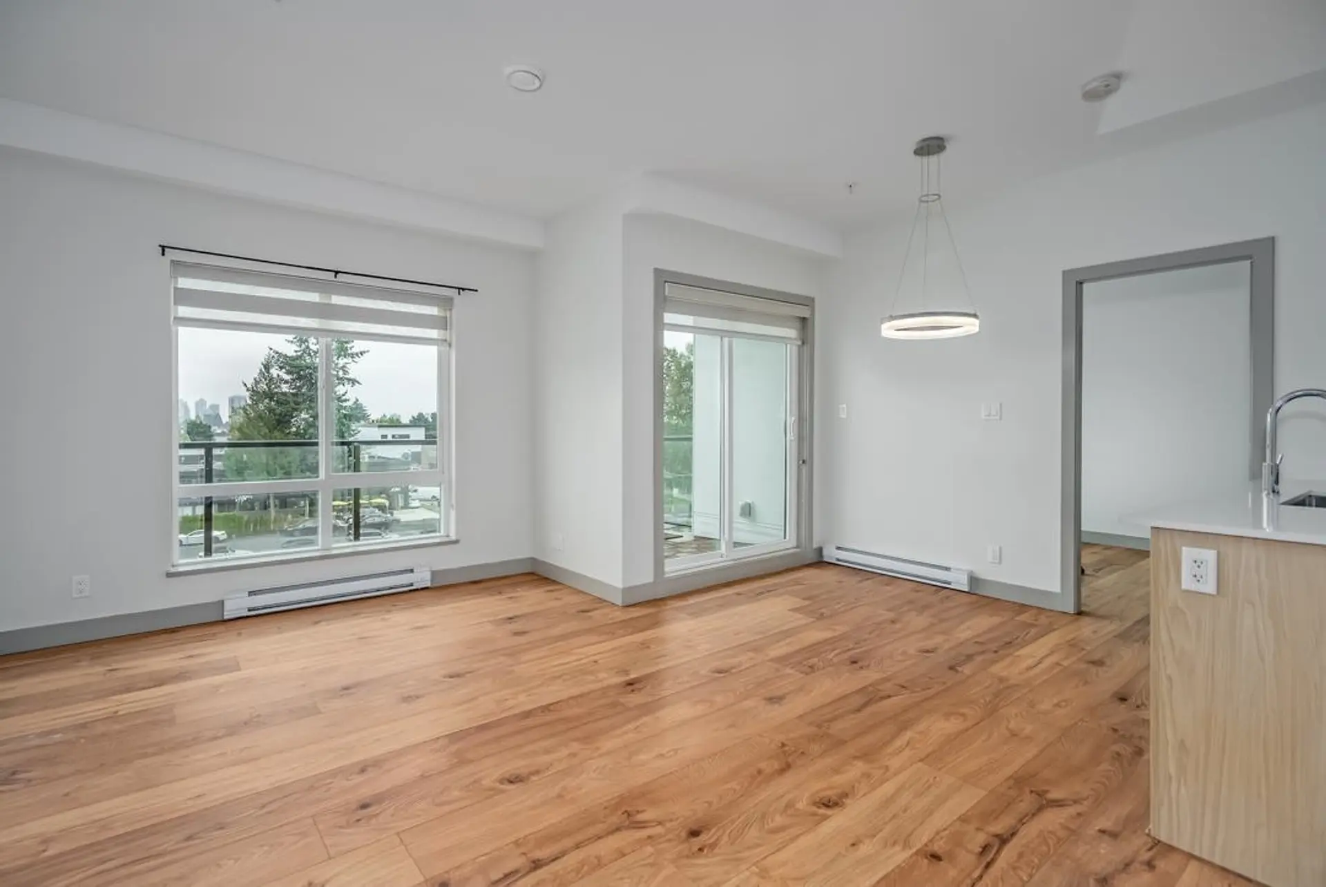#411 6968 Royal Oak Avenue - Image 6