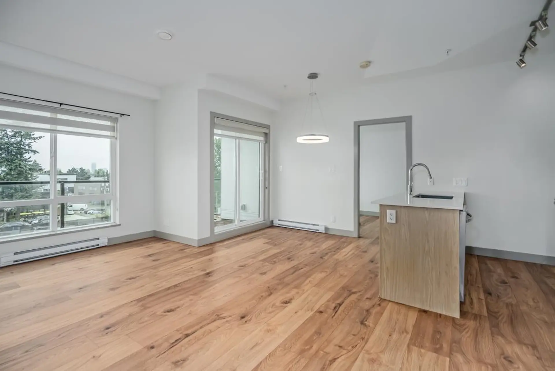 #411 6968 Royal Oak Avenue - Image 11