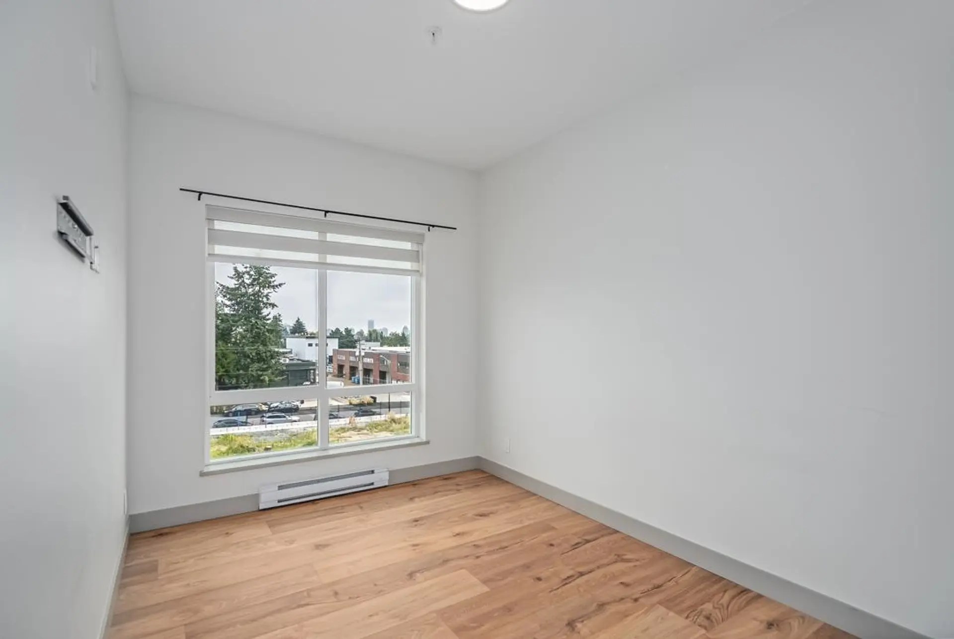 #411 6968 Royal Oak Avenue - Image 7