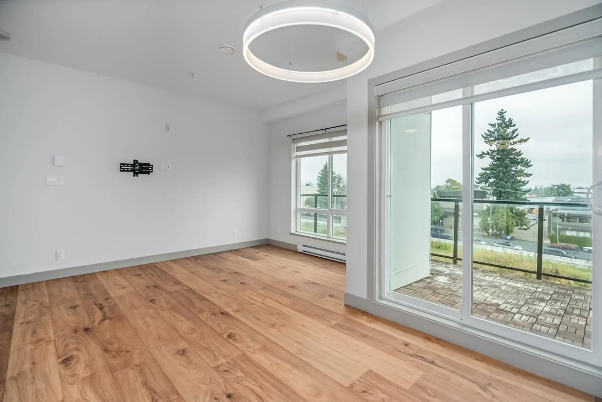 #411 6968 Royal Oak Avenue - Image 13