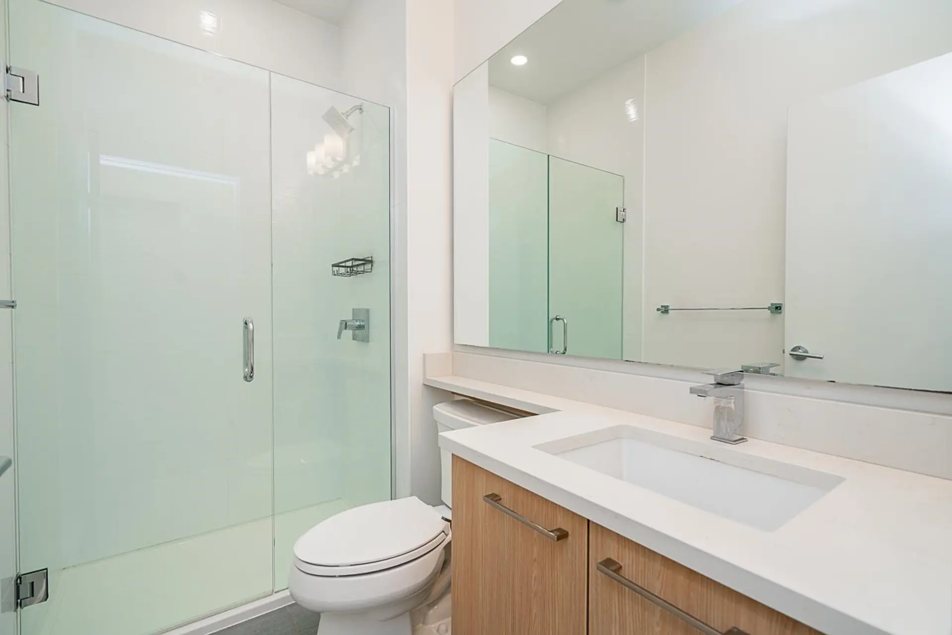 5413 Lougheed Hwy - Image 17