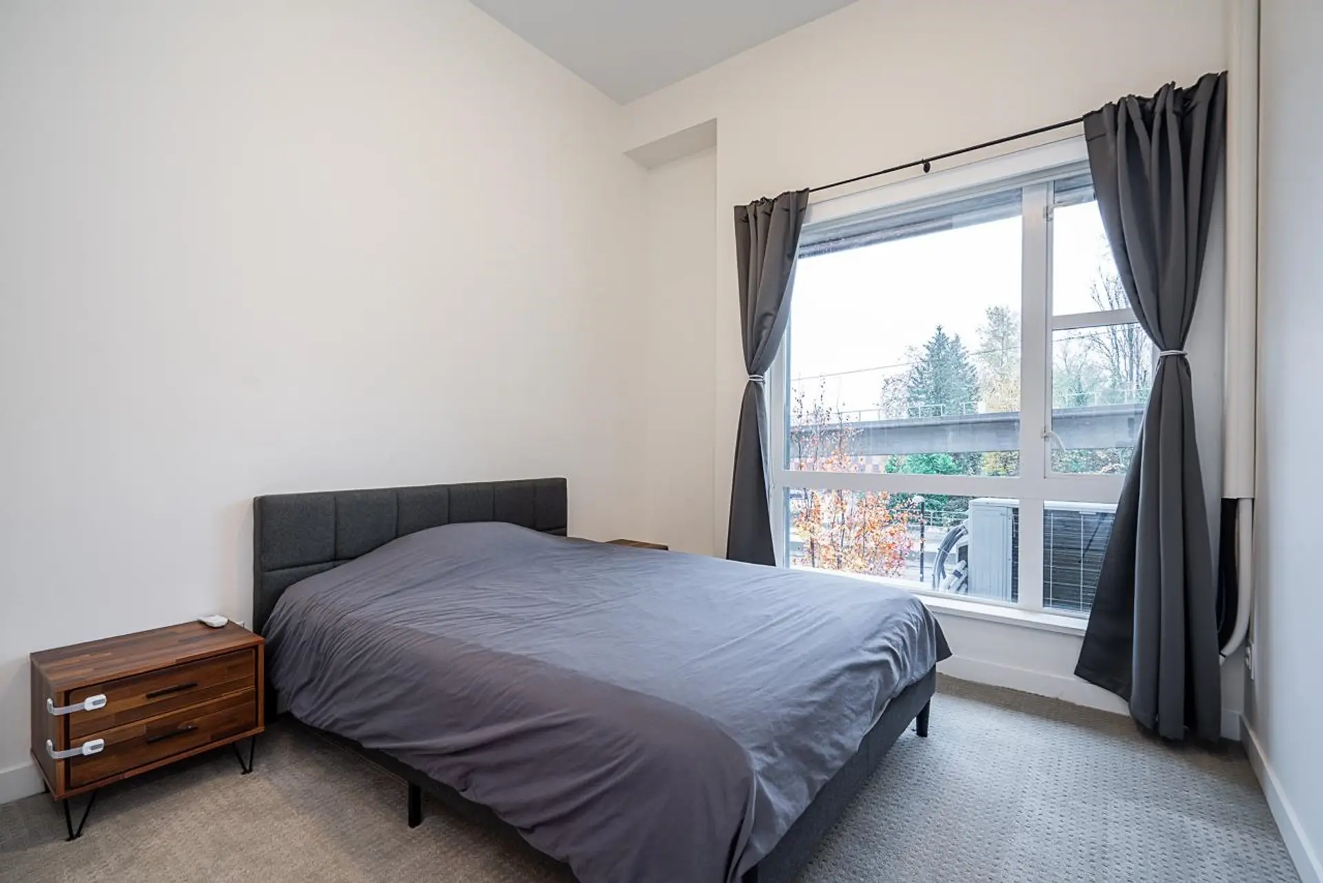 5413 Lougheed Hwy - Image 14