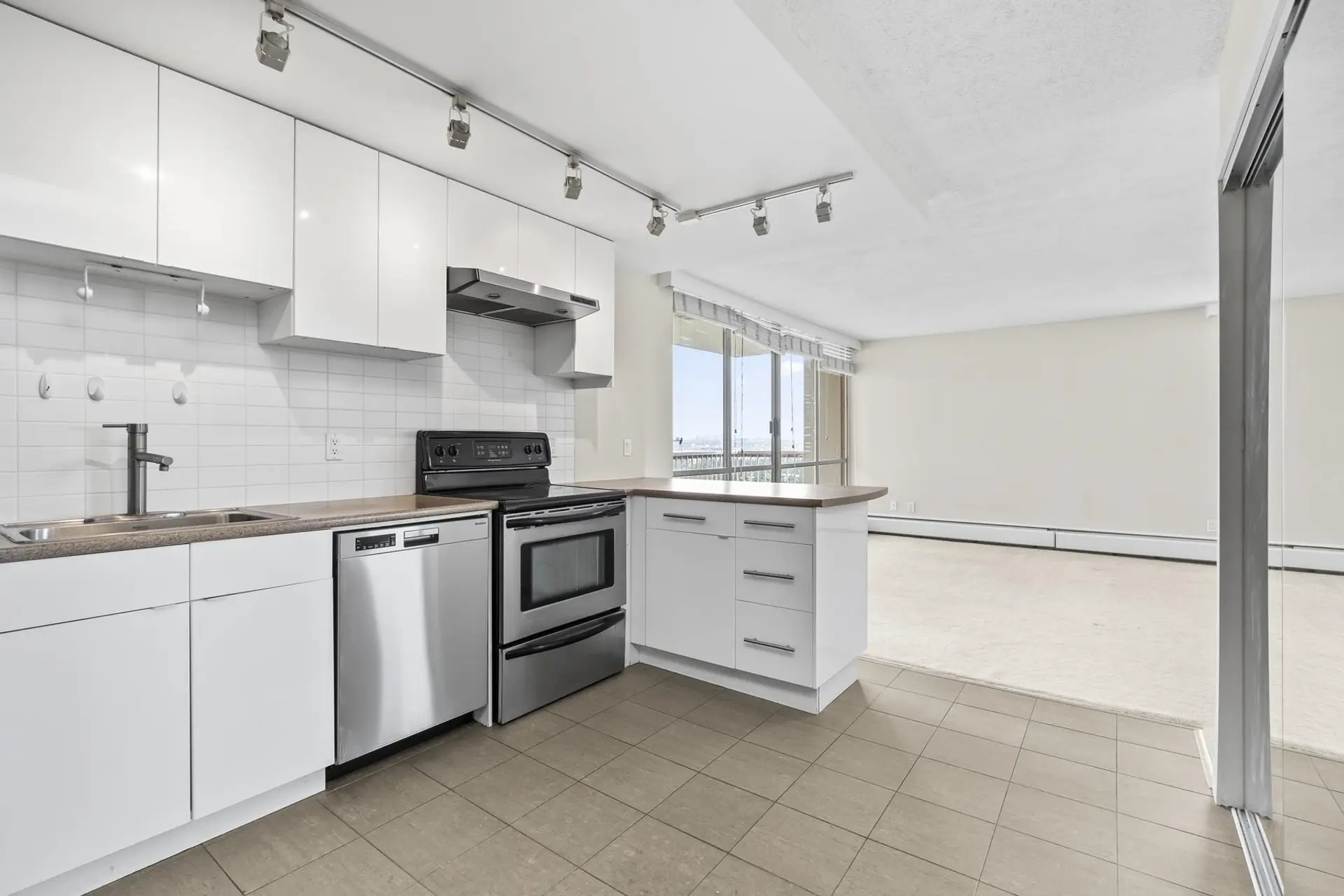 Property at #1610 2016 Fullerton Avenue, North Vancouver, BC