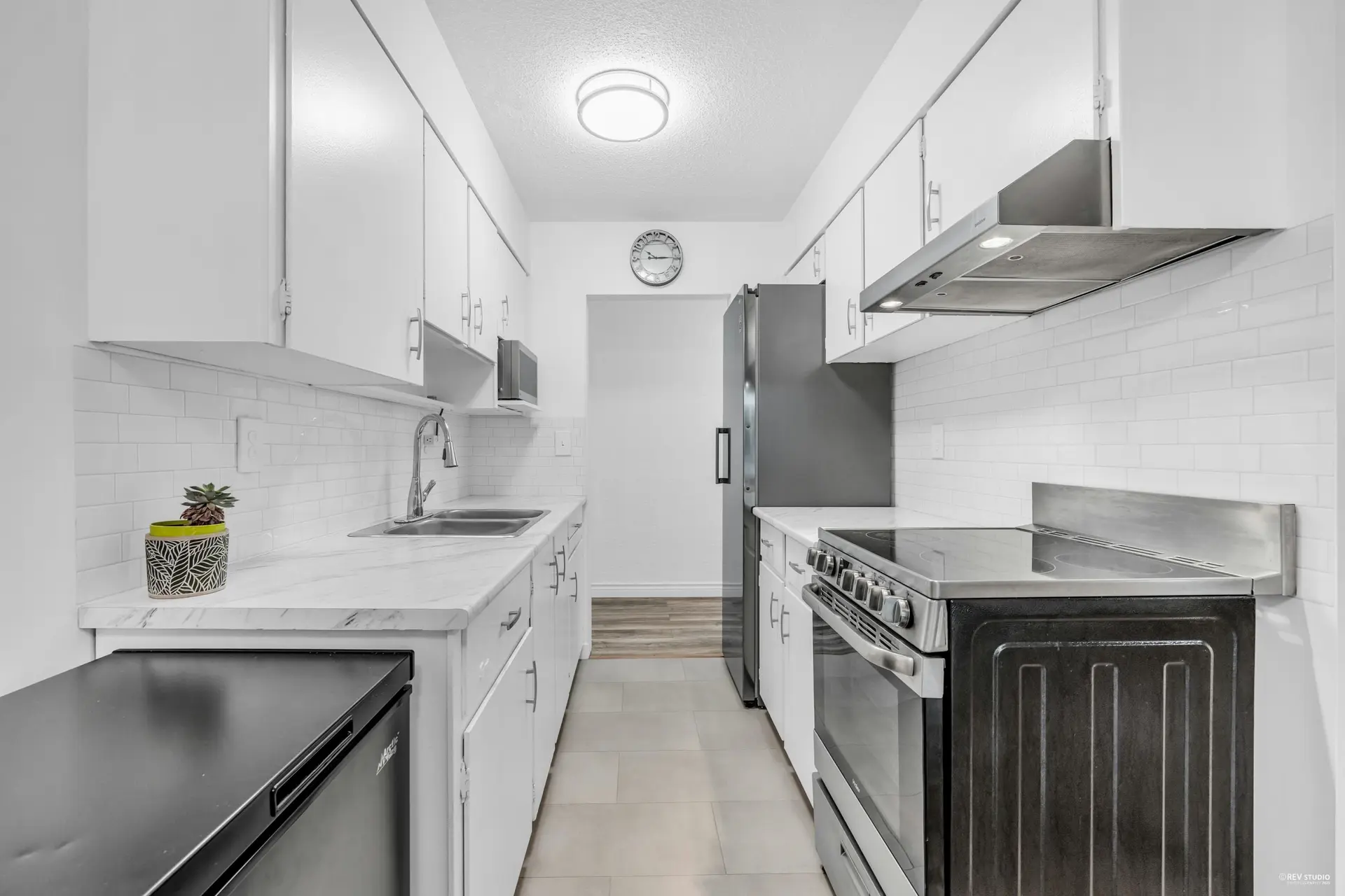 #704 555 W 28th Street - Image 4