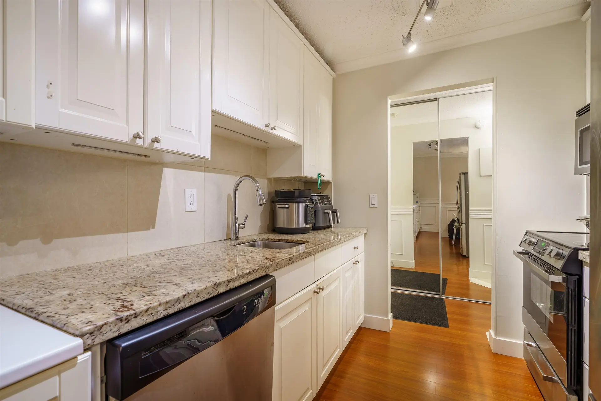 #304 327 W 2nd Street - Image 5