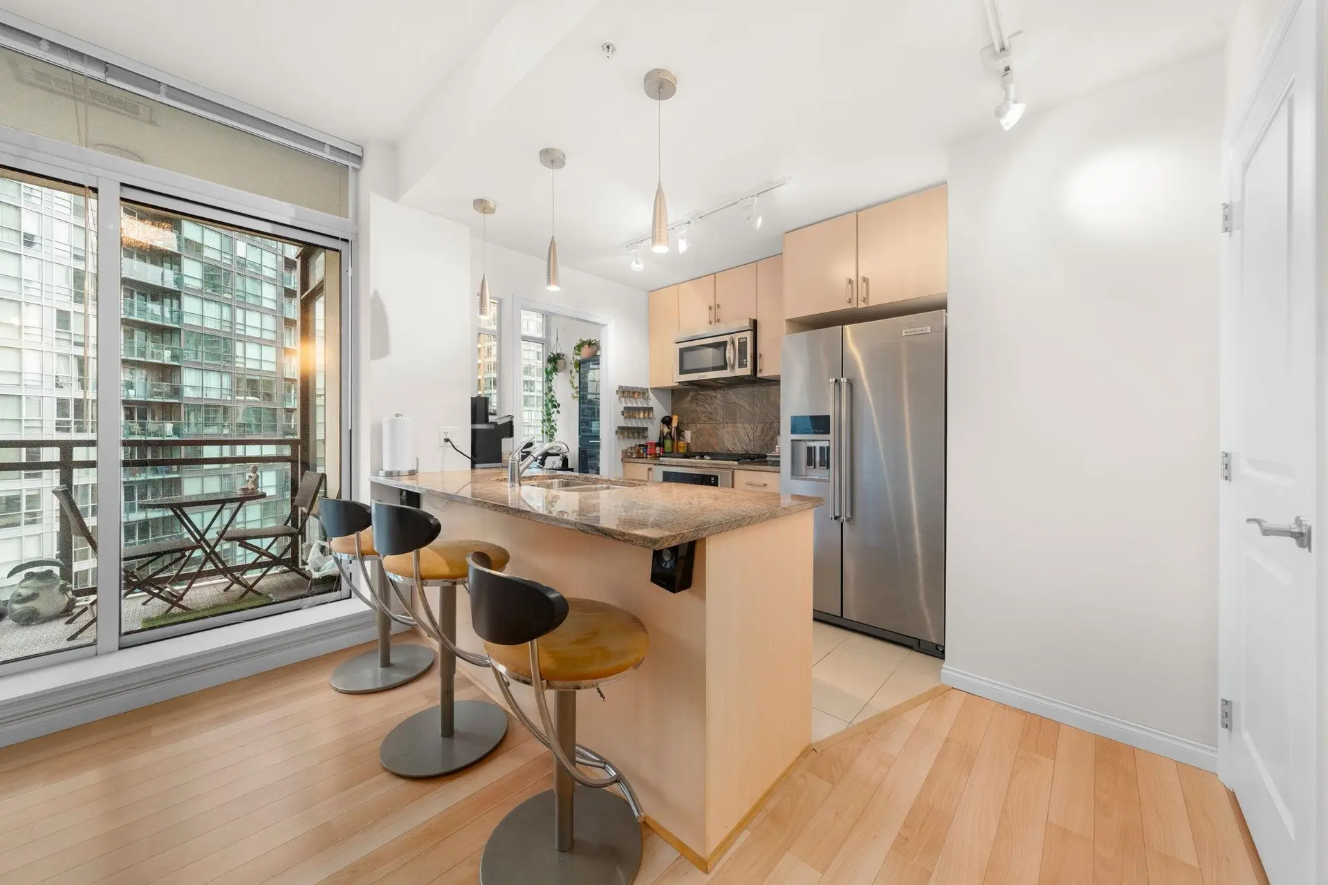 #1101 1211 Melville Street - Image 3
