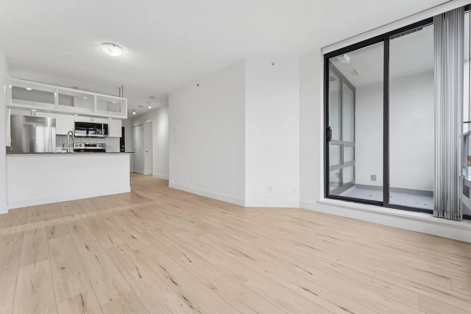 #1532 938 Smithe Street - Image 3