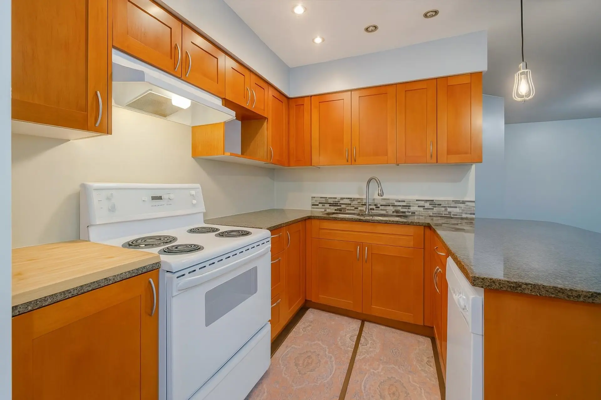 #6 310 Highland Way - Image 2