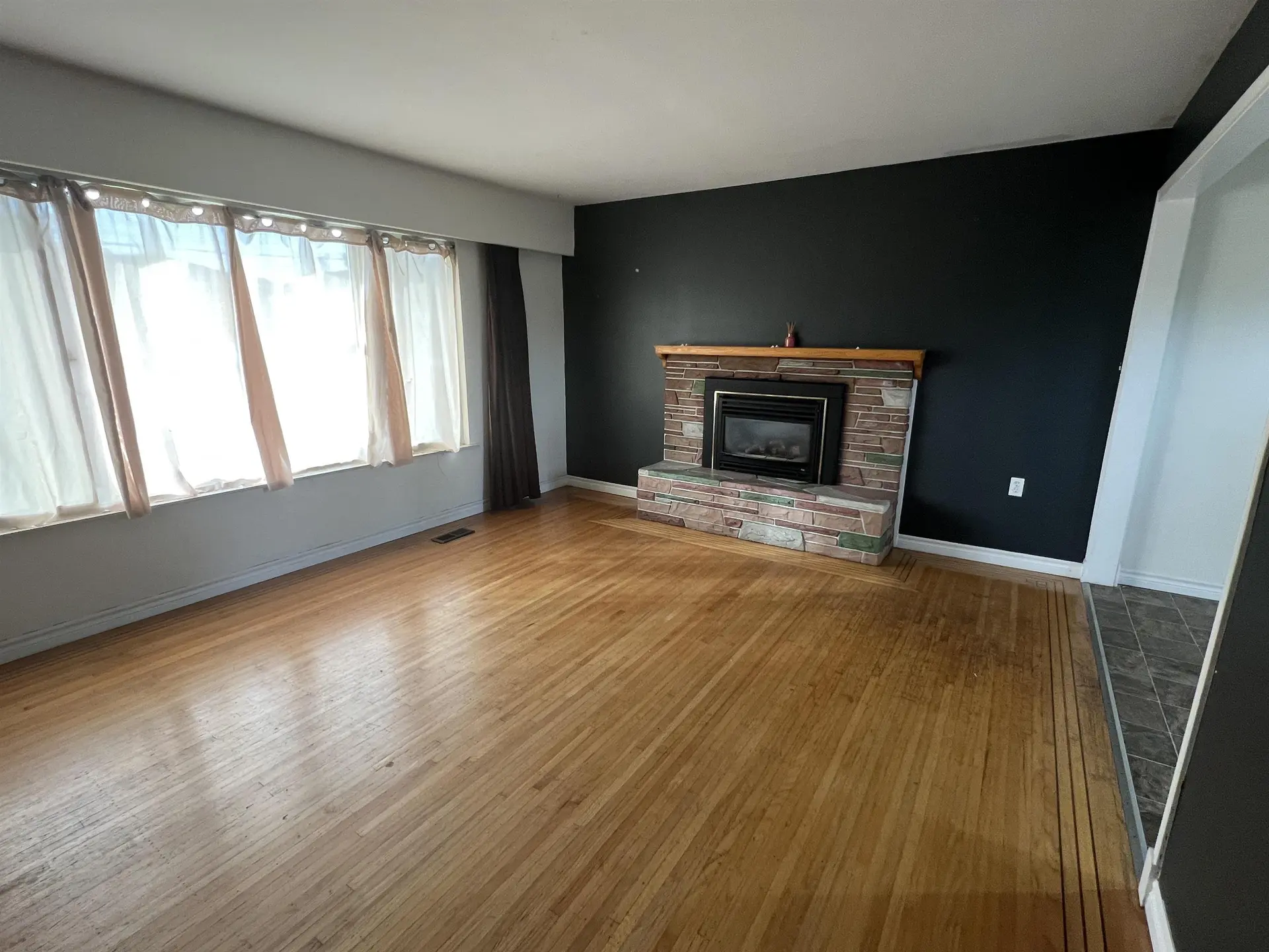 217 Pembina Street - Image 2