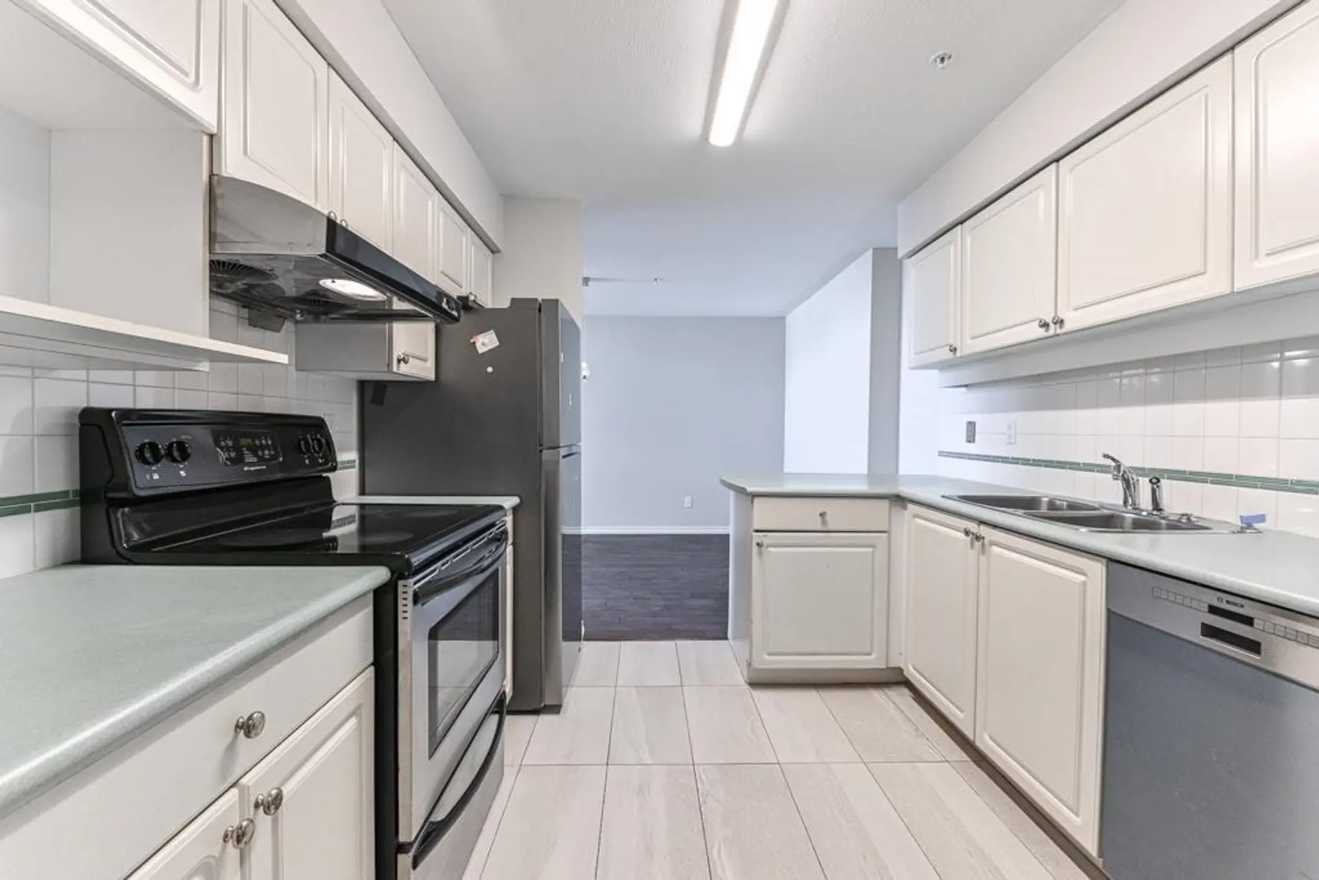 Property at #320 13911 70 AVENUE, Surrey, BC