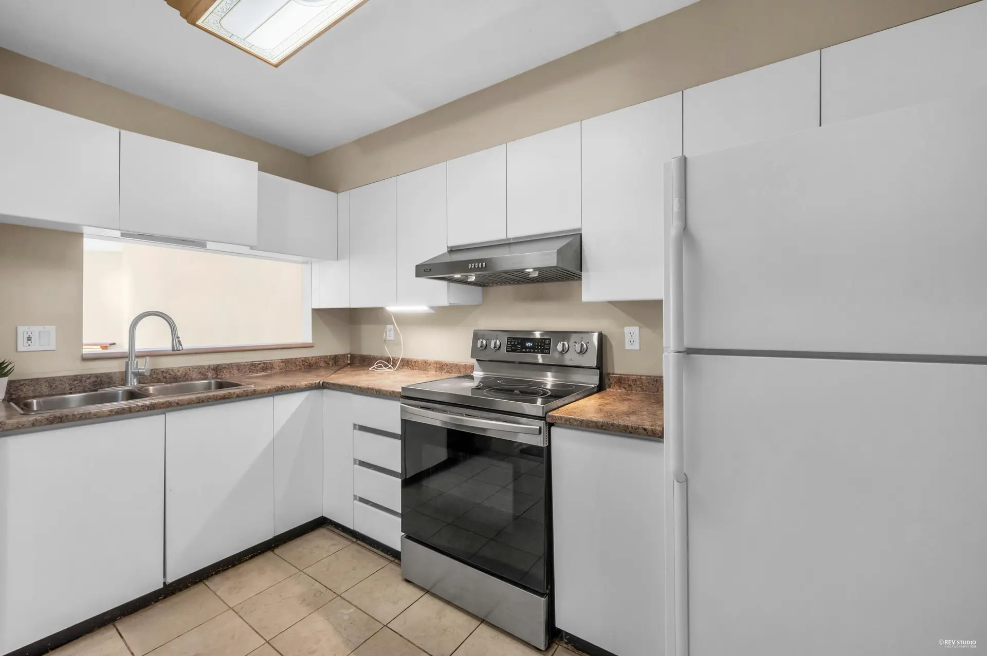 #411 525 Agnes Street - Image 6