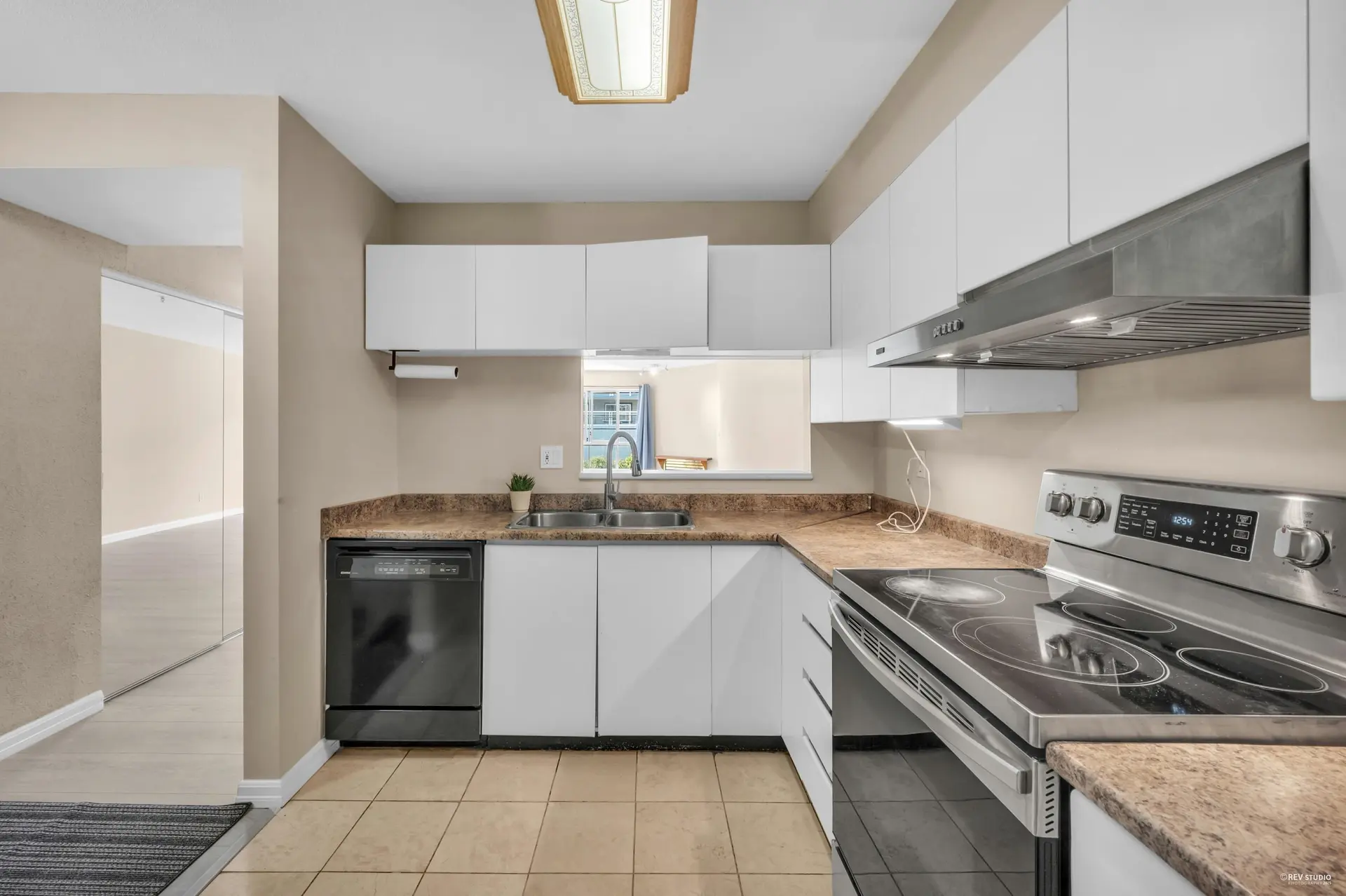#411 525 Agnes Street - Image 7