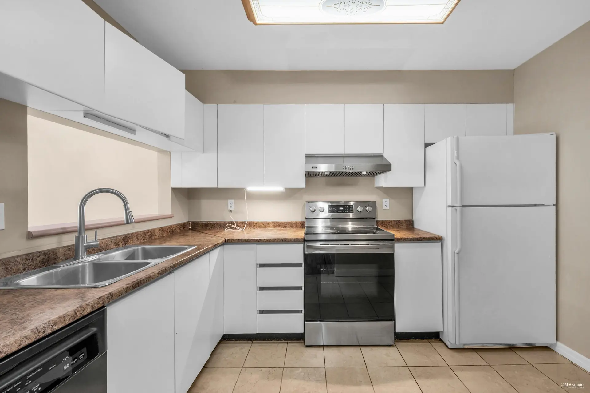 #411 525 Agnes Street - Image 5