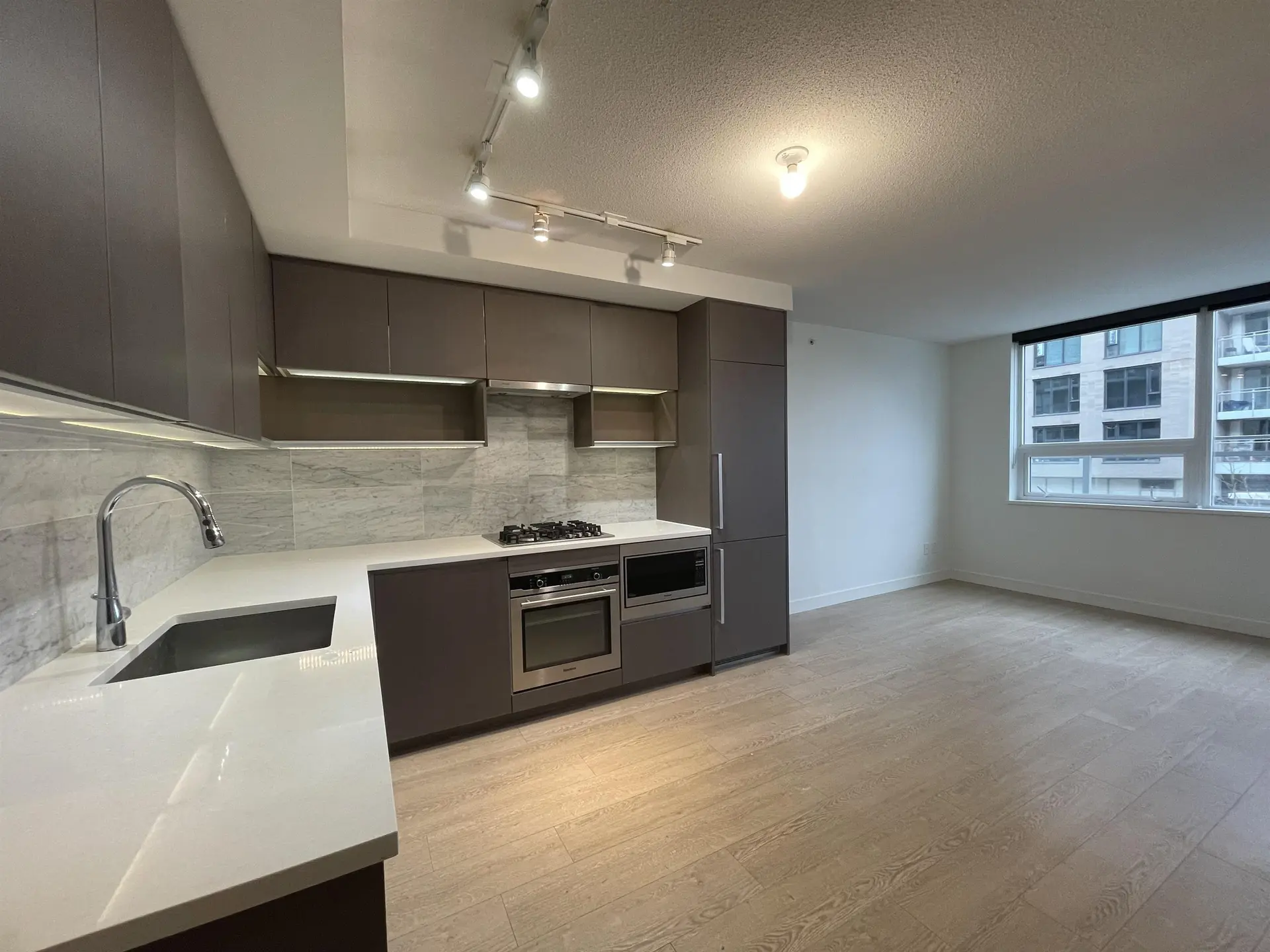 #607 3233 Ketcheson Road