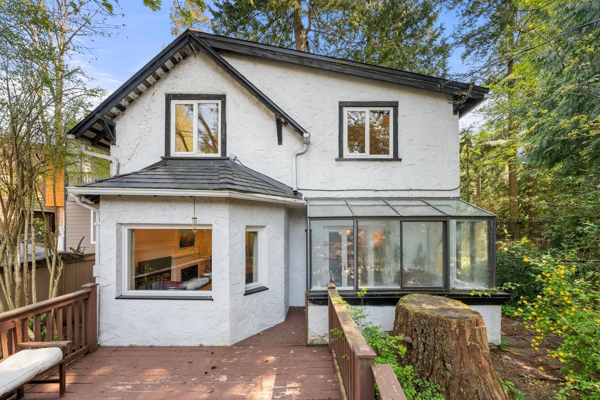 2052 Capilano Road - Image 2