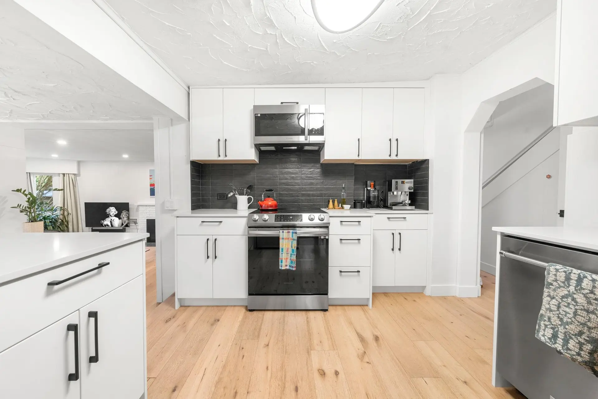 2052 Capilano Road - Image 3