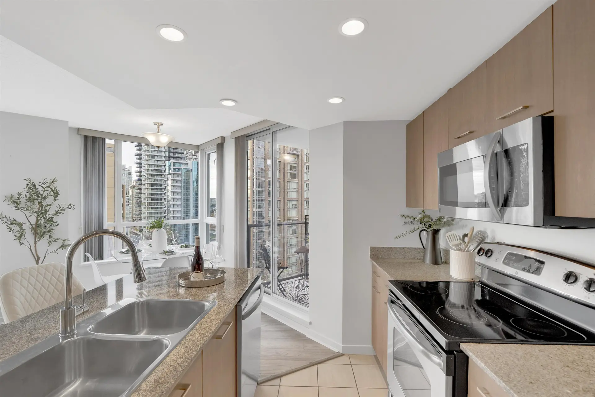 #1507 1212 Howe Street - Image 13