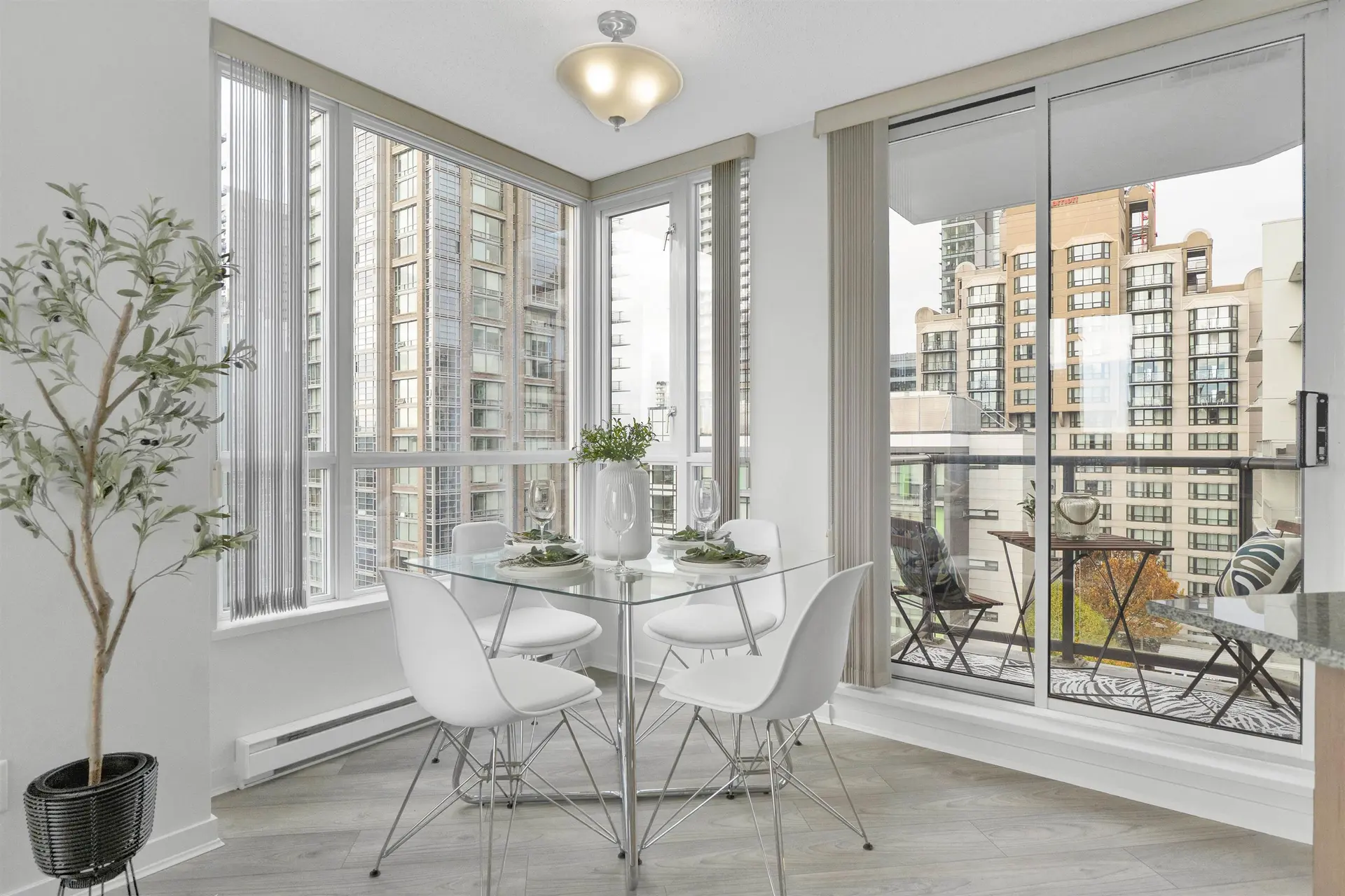 #1507 1212 Howe Street - Image 16