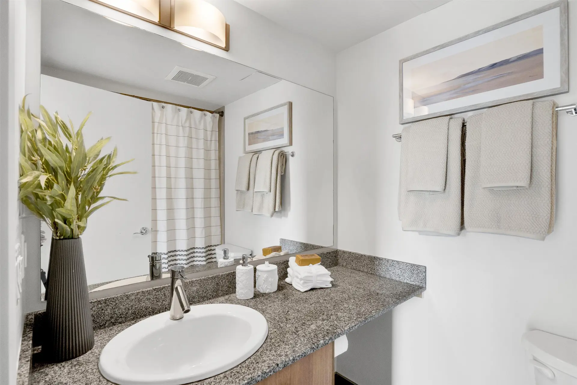 #1507 1212 Howe Street - Image 4