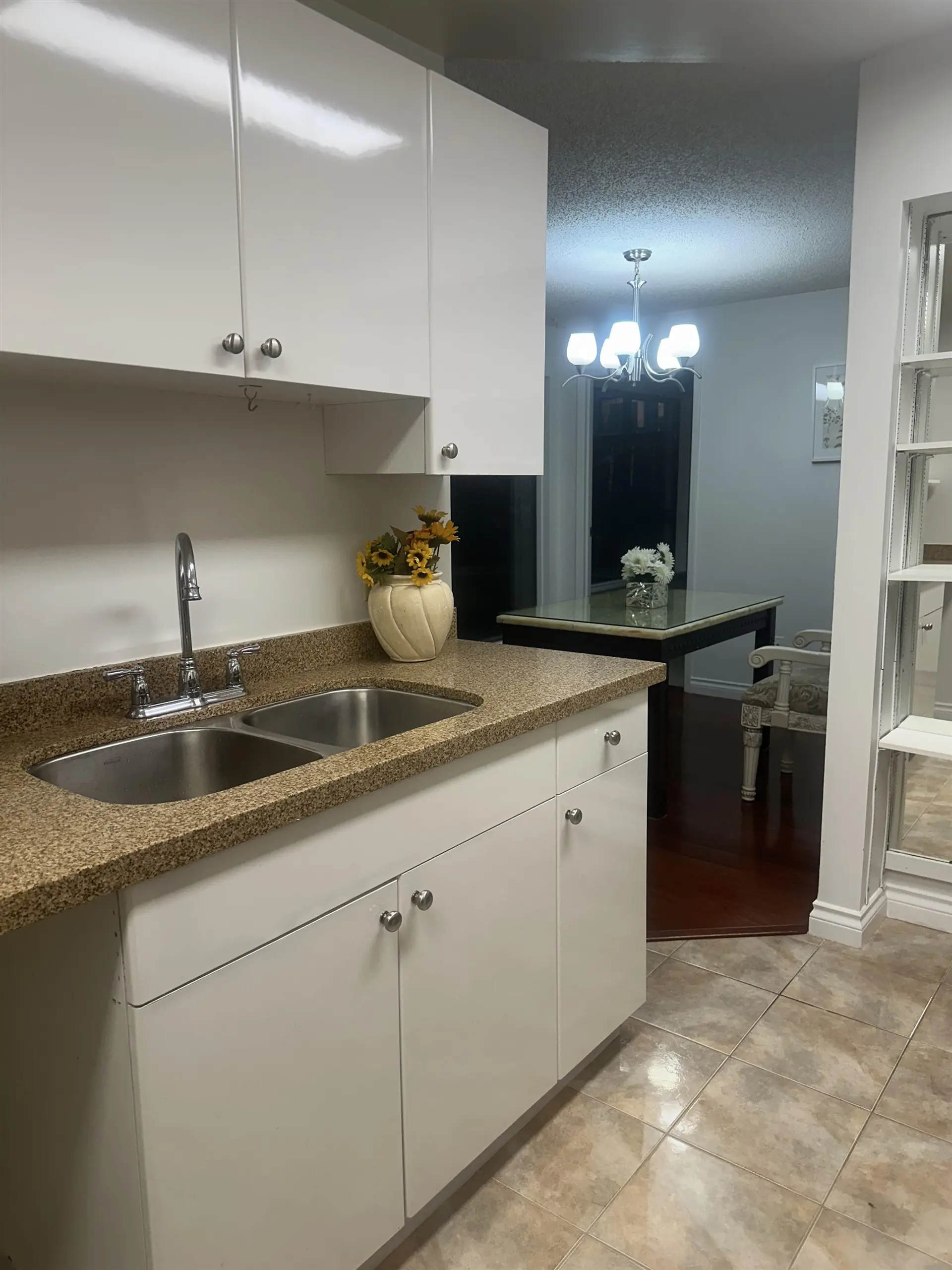 #207 1080 Broughton Street - Image 5