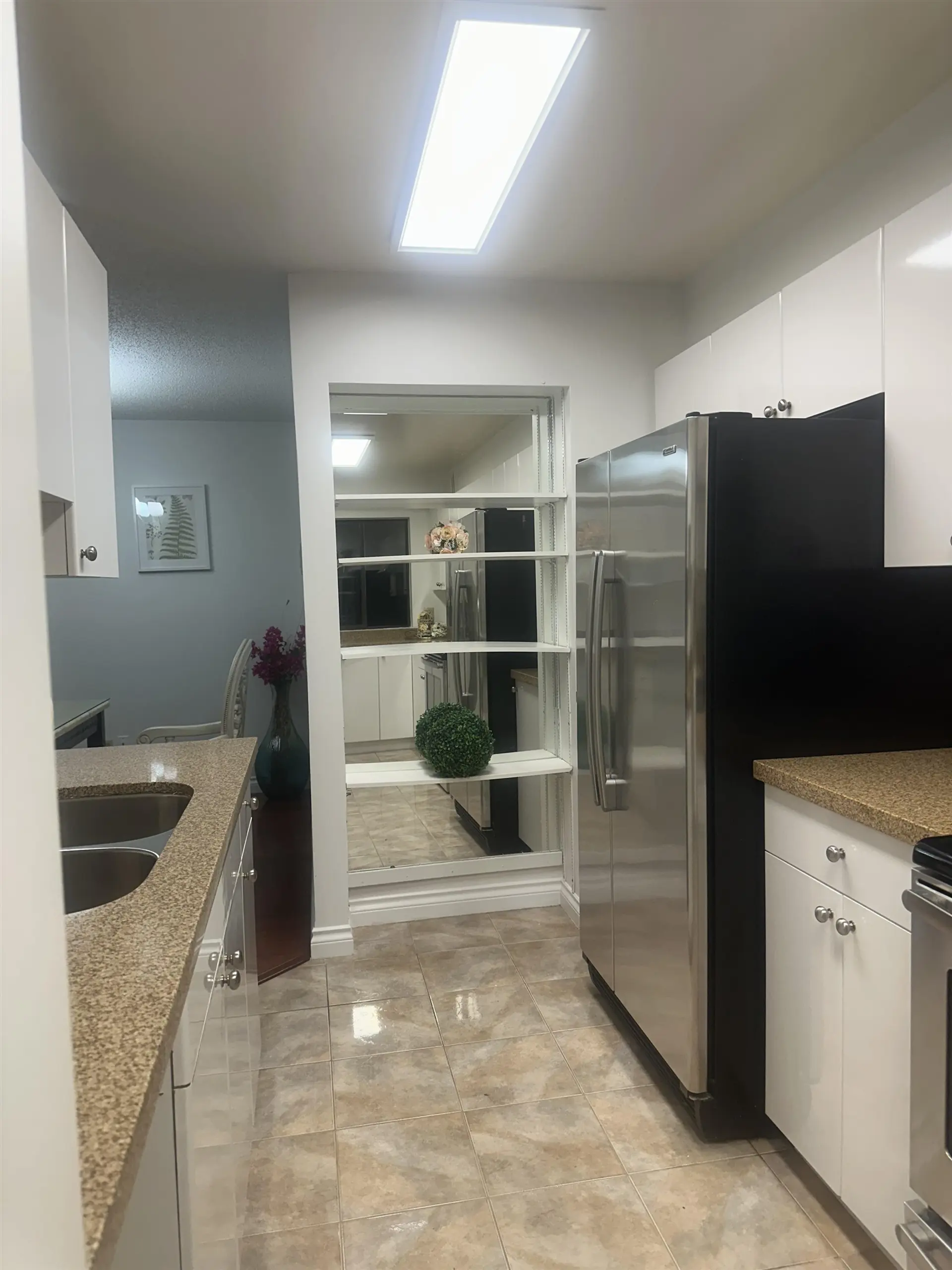 #207 1080 Broughton Street - Image 4
