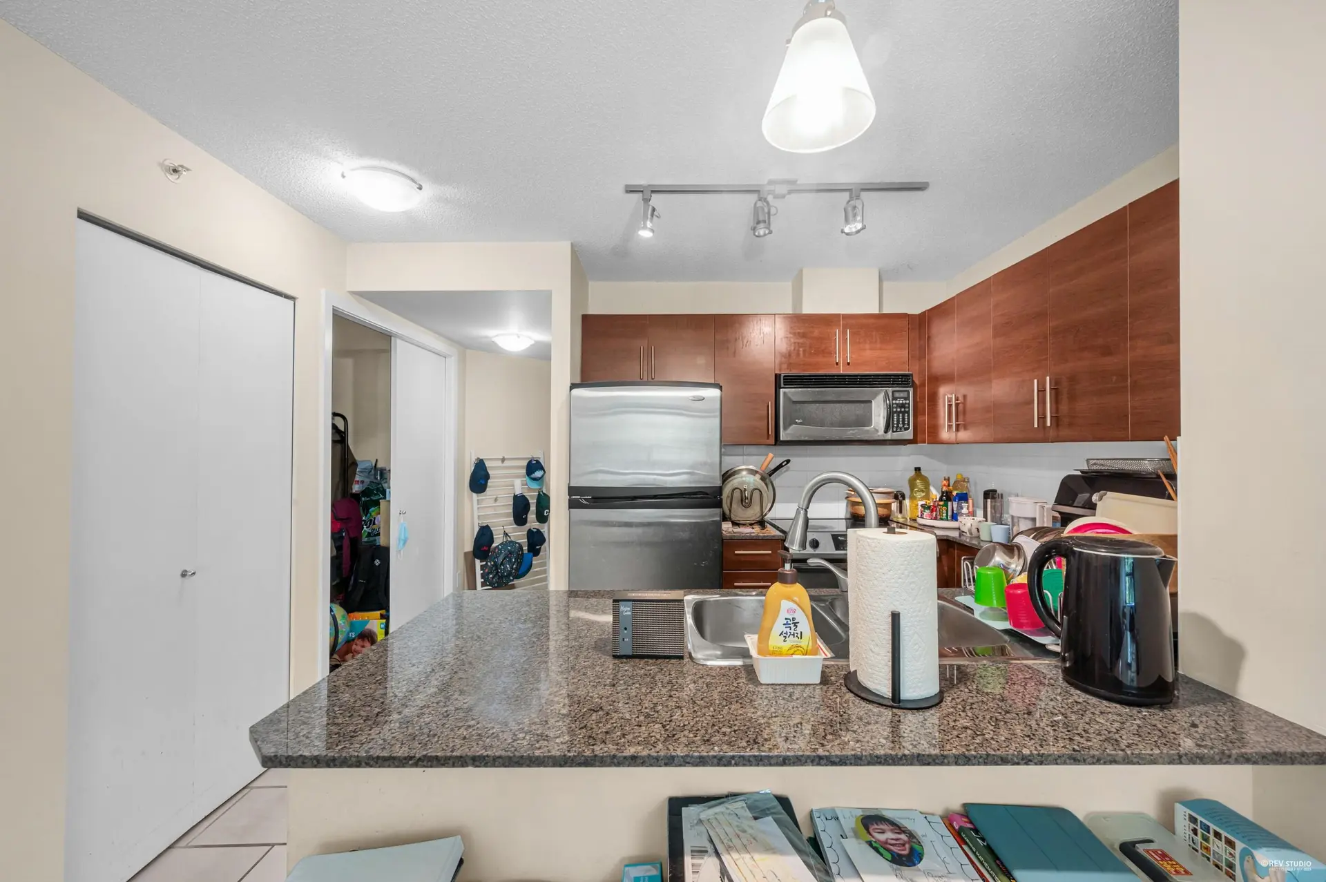 #304 833 Agnes Street - Image 3