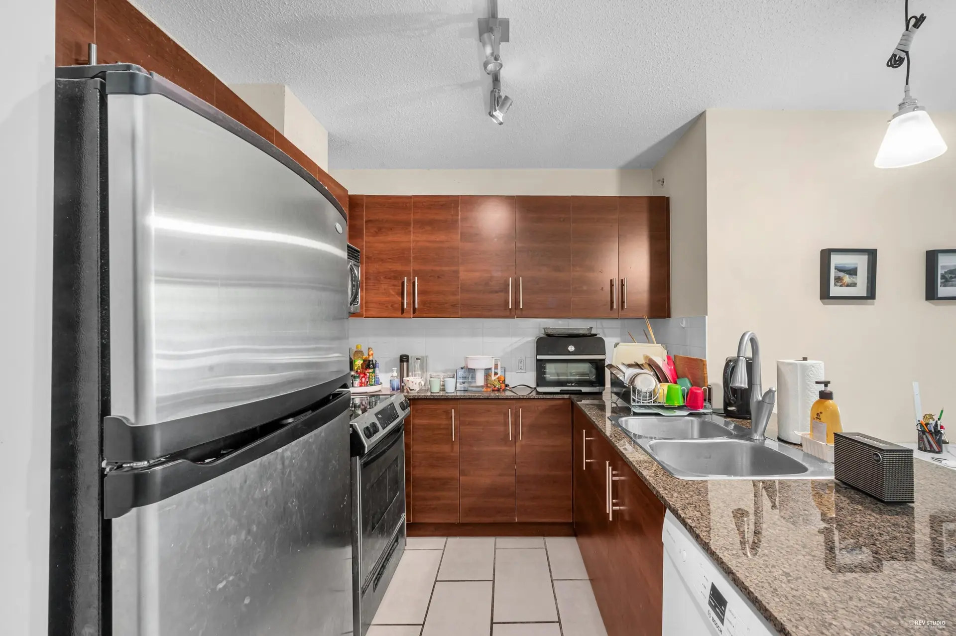 #304 833 Agnes Street - Image 4